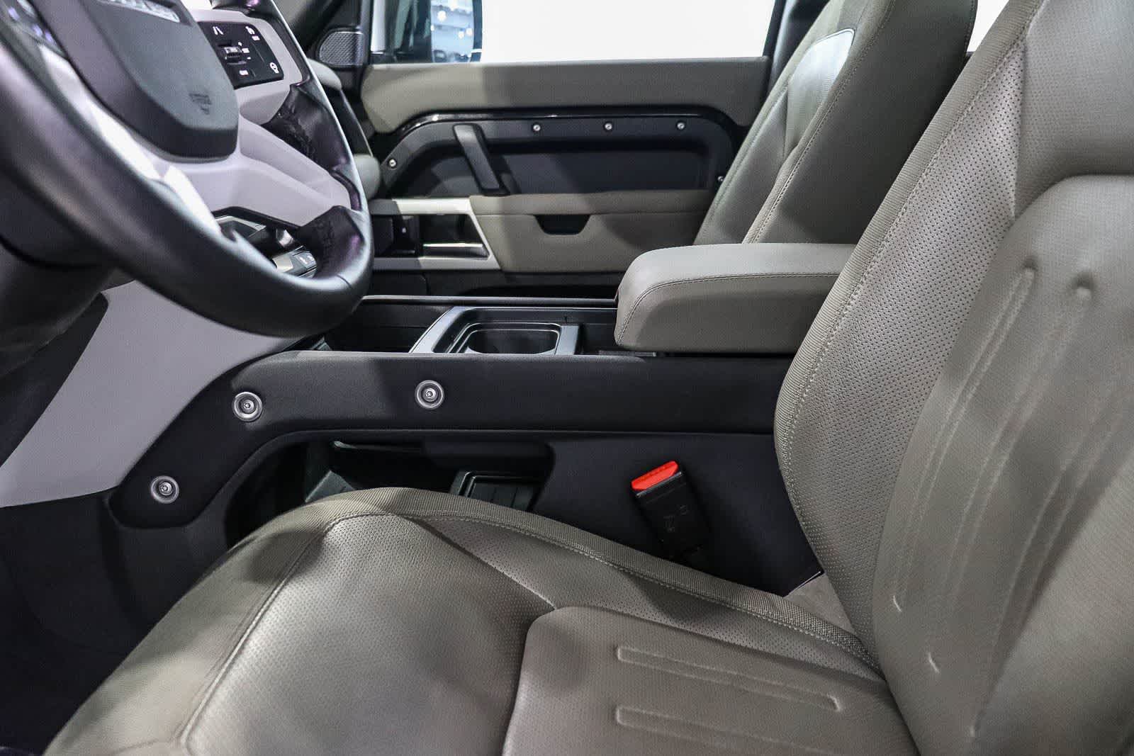 Thumbnail: 2020 Land Rover Defender - 17