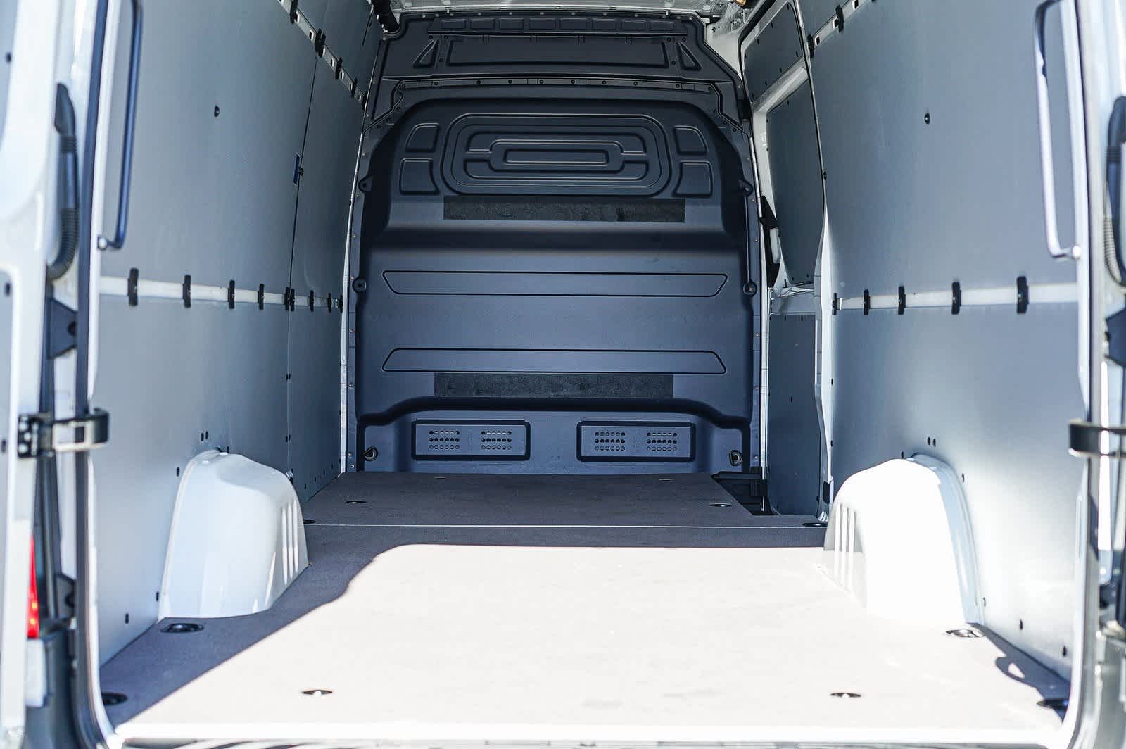 Thumbnail: 2024 Mercedes-Benz eSprinter - 27