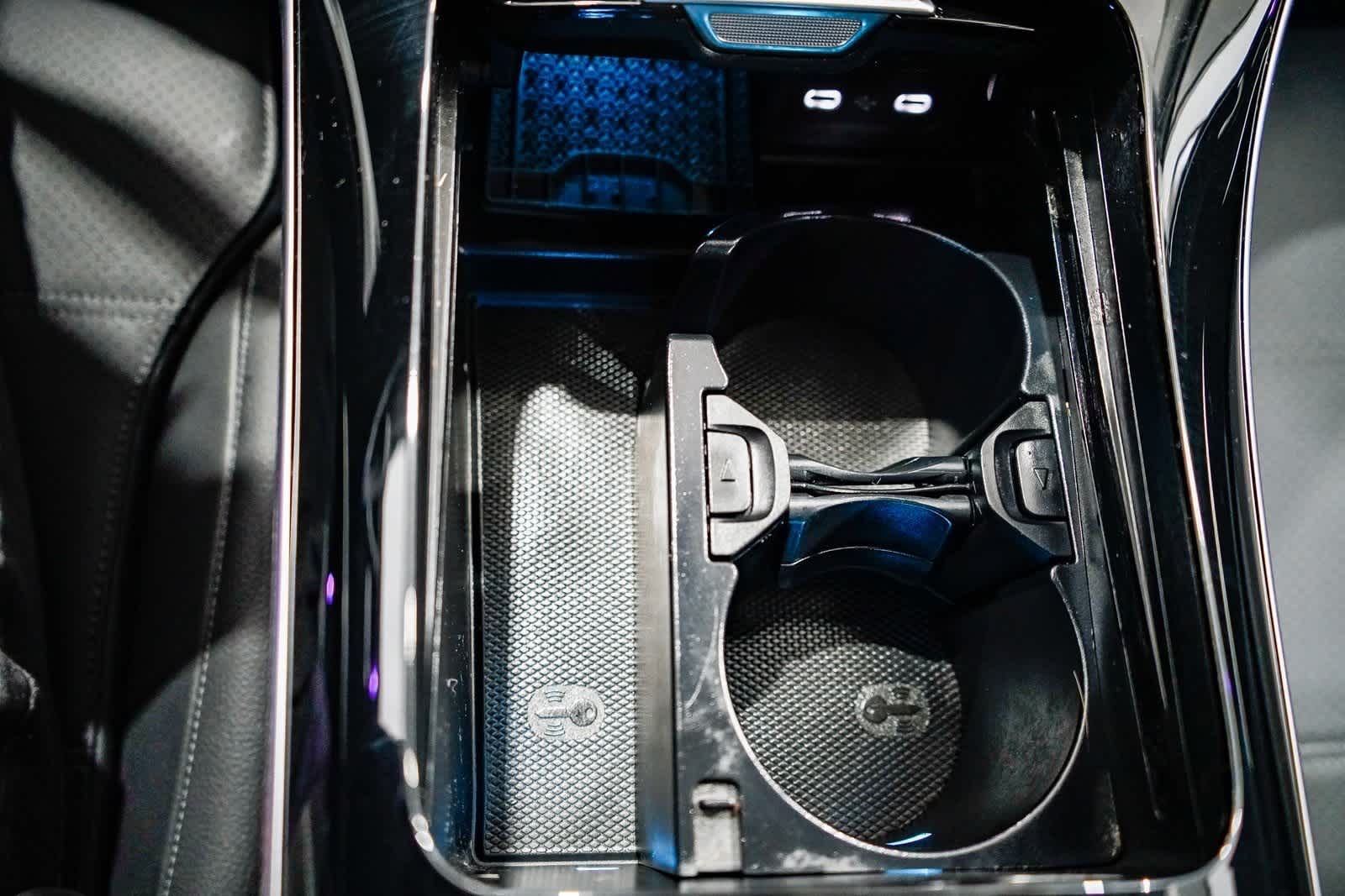 Thumbnail: 2025 Mercedes-Benz C-Class - 22