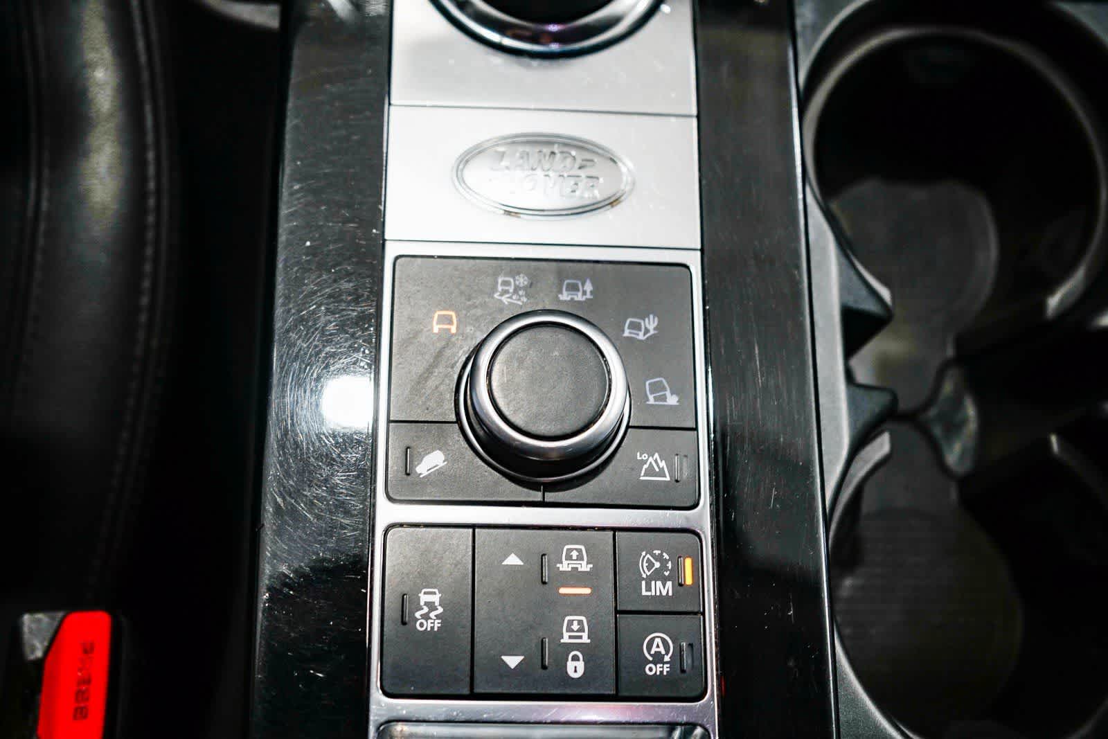 Thumbnail: 2018 Land Rover Discovery - 23