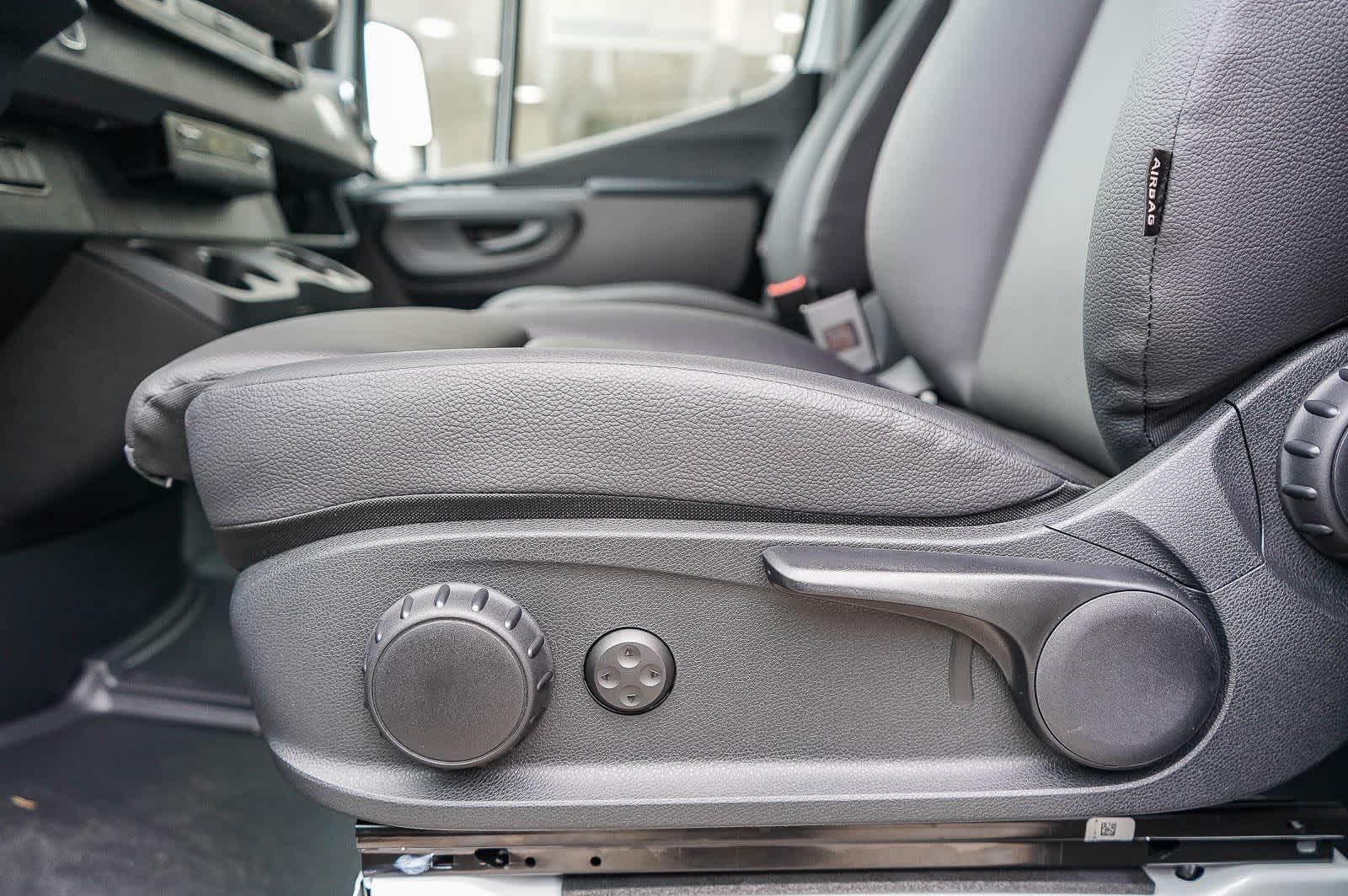 Thumbnail: 2026 Mercedes-Benz Sprinter - 21