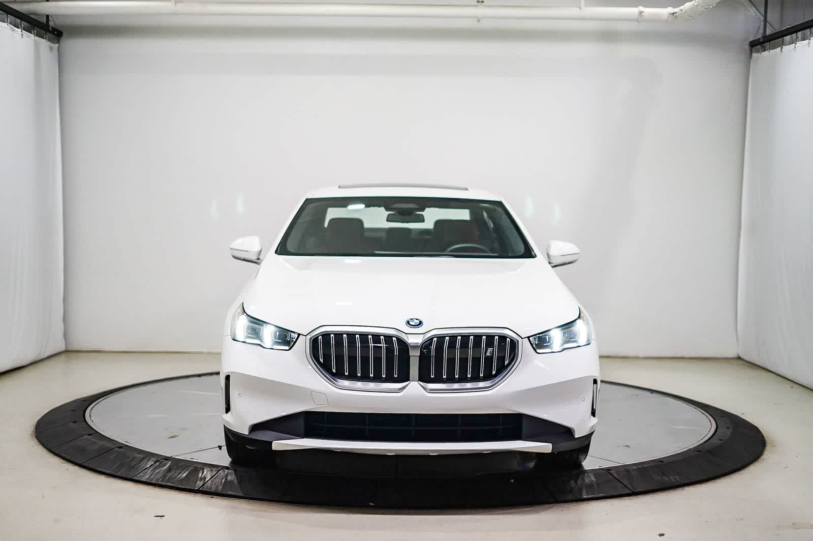 Thumbnail: 2025 BMW i5 - 6