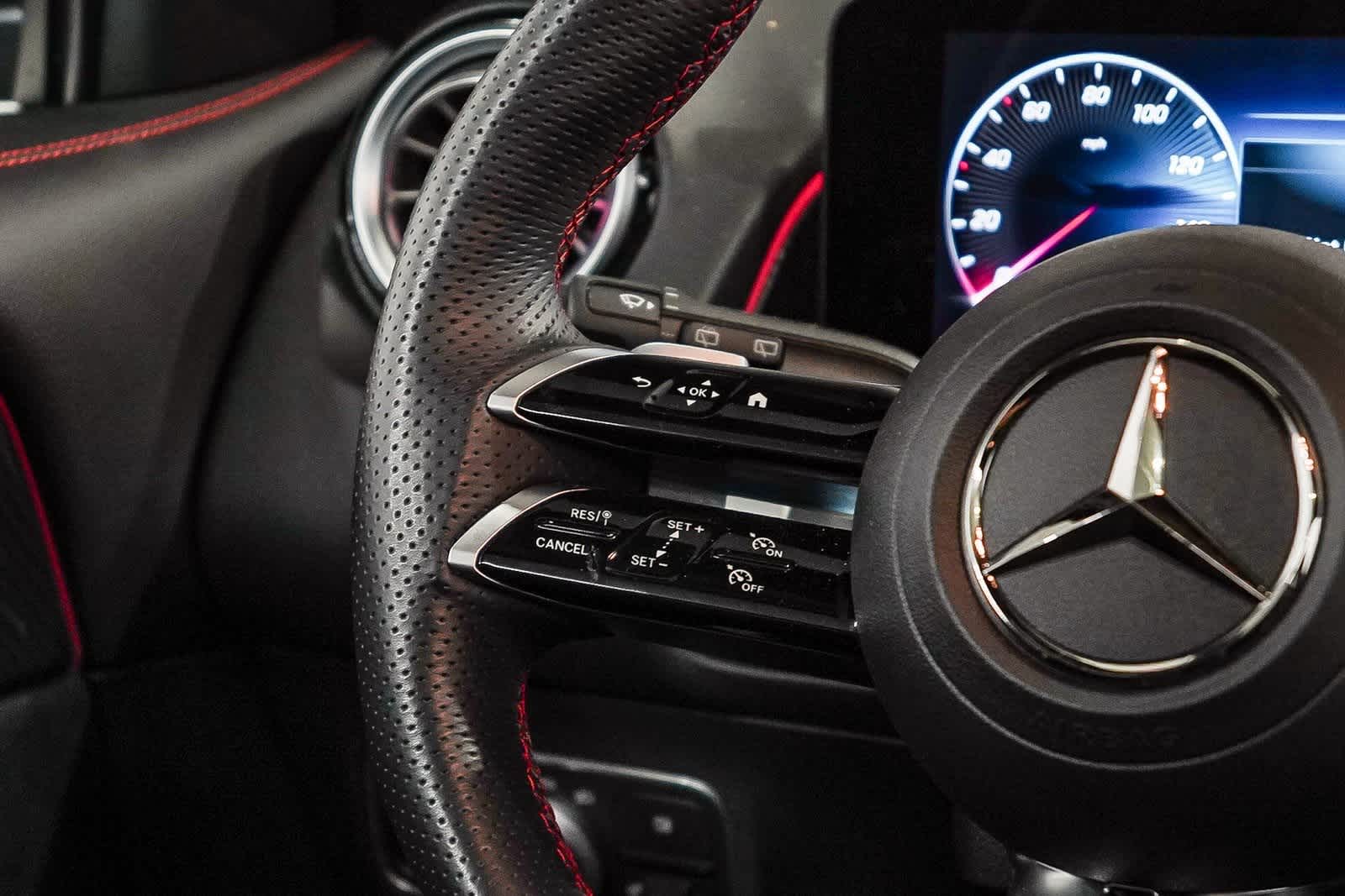 Thumbnail: 2025 Mercedes-Benz GLB - 16