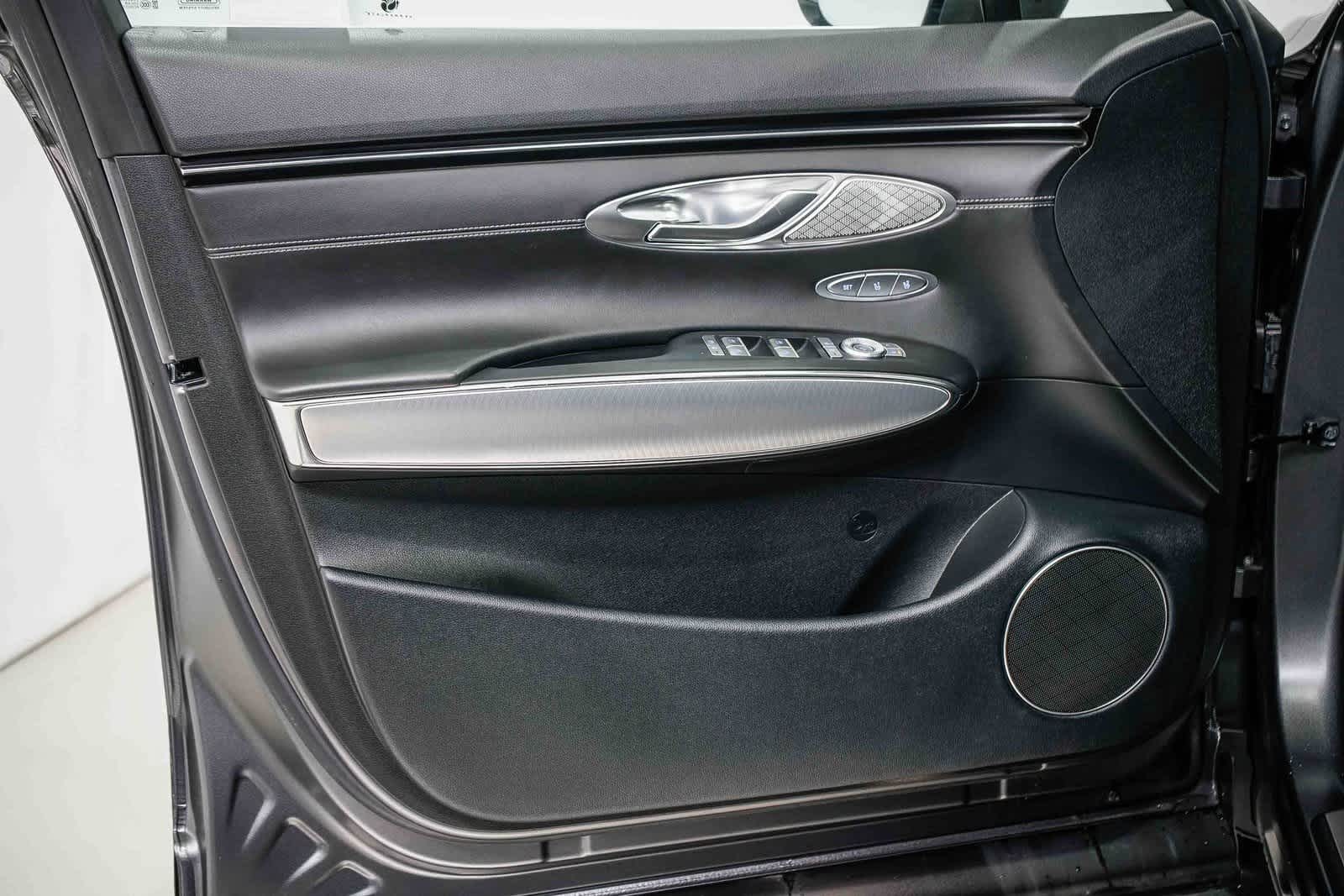 Thumbnail: 2023 Genesis GV70 - 19