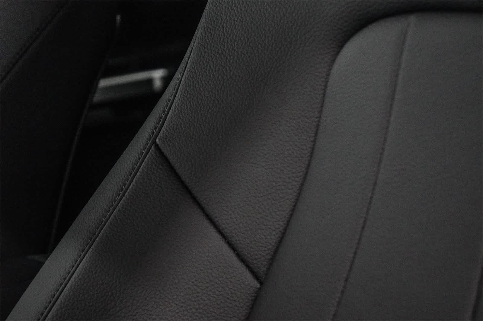 Thumbnail: 2025 Mercedes-Benz GLB - 28