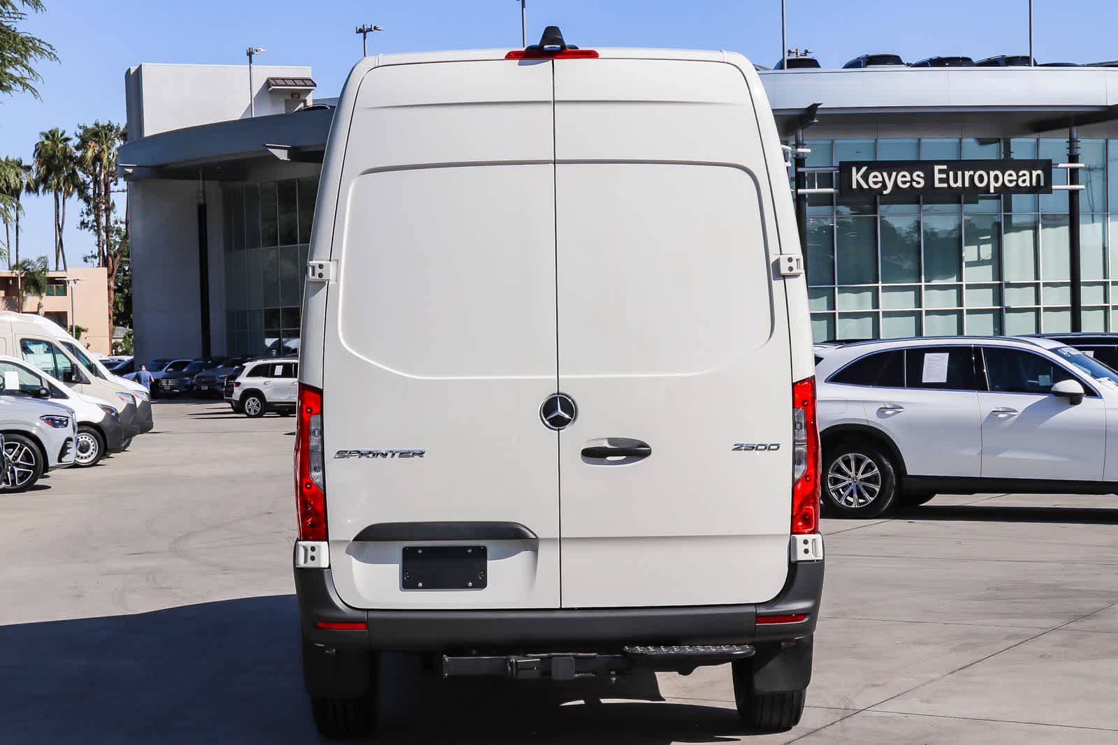 Thumbnail: 2026 Mercedes-Benz Sprinter - 3