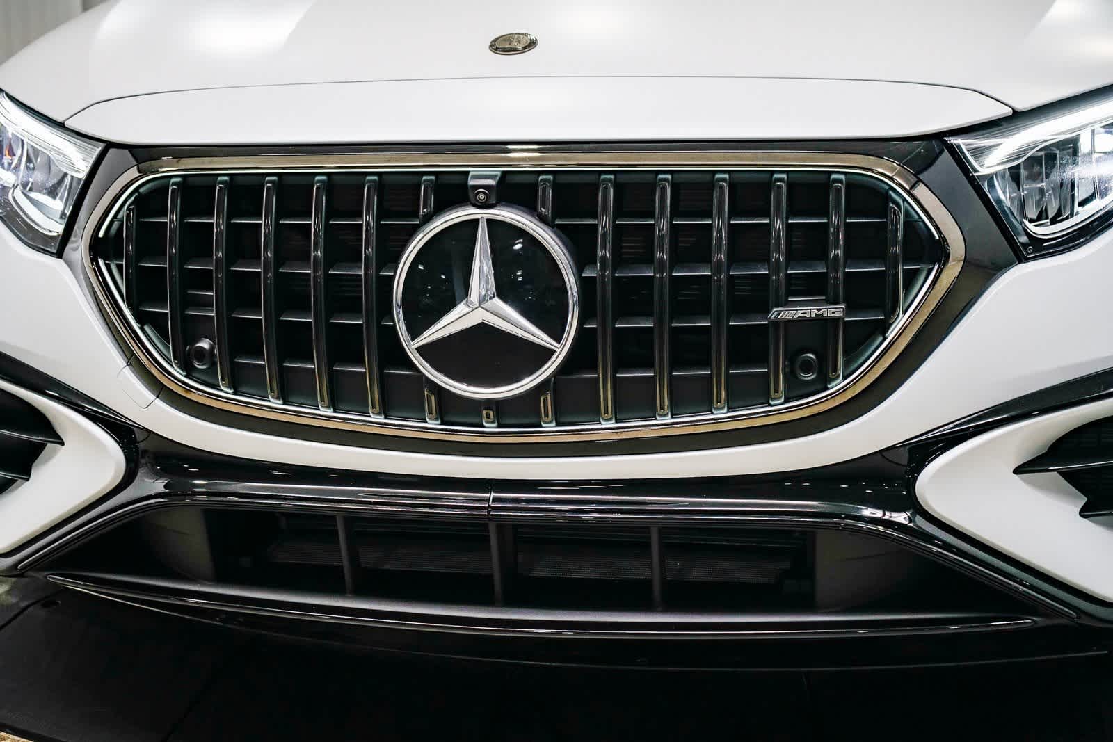 Thumbnail: 2025 Mercedes-Benz E-Class - 8
