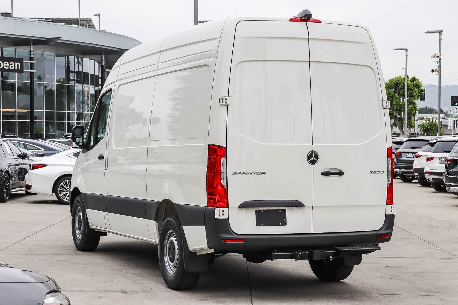 Thumbnail: 2026 Mercedes-Benz Sprinter - 2