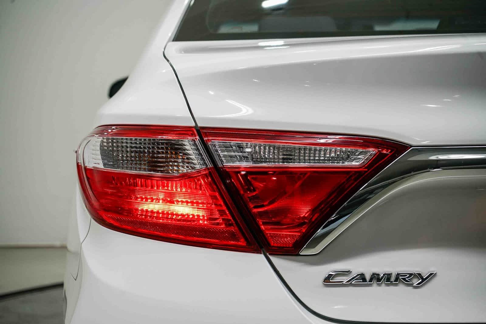 Thumbnail: 2017 Toyota Camry - 9