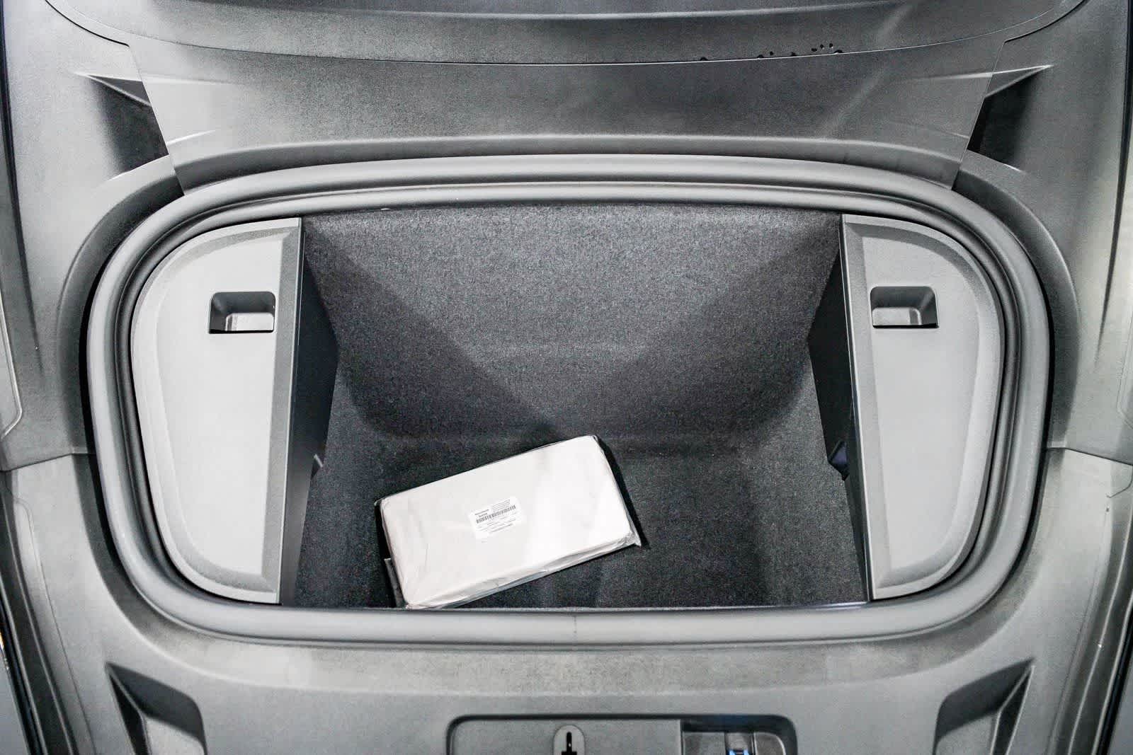 Thumbnail: 2023 Porsche Taycan - 31