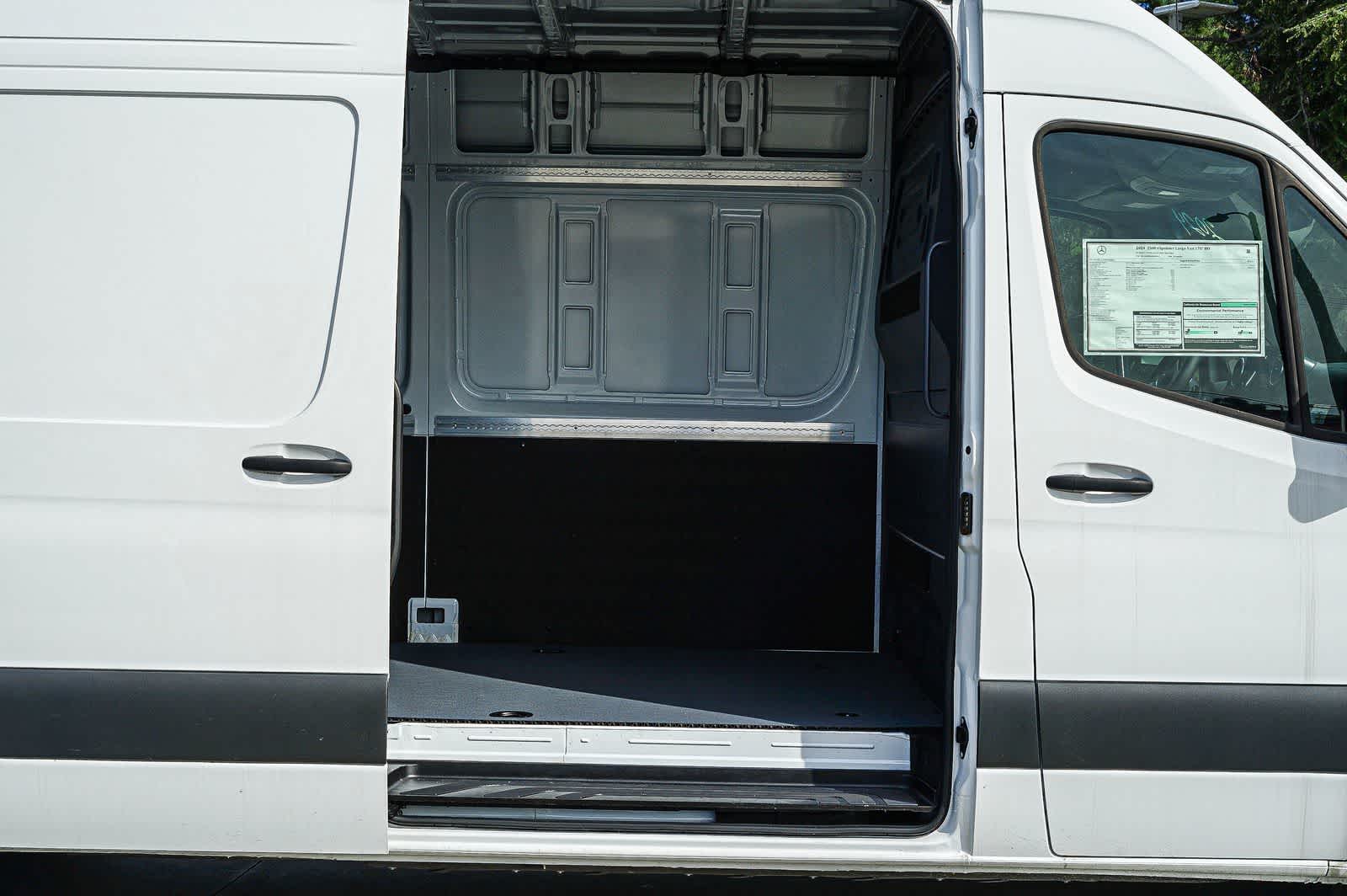 Thumbnail: 2024 Mercedes-Benz eSprinter - 10