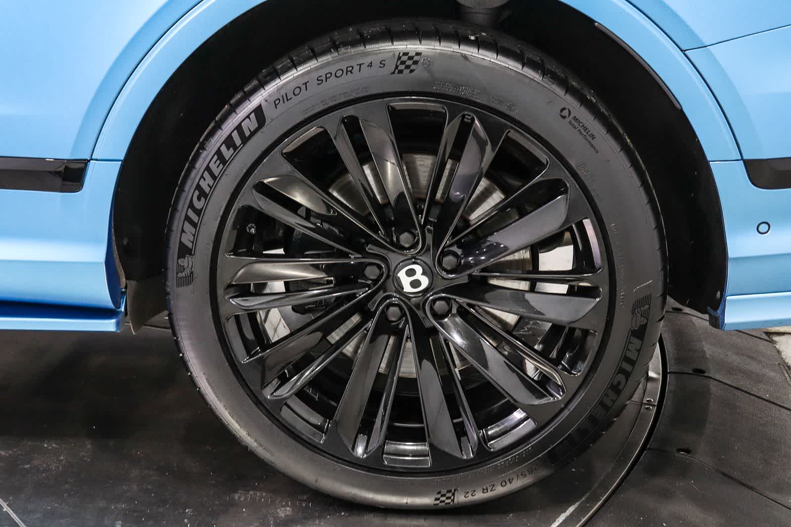 Thumbnail: 2022 Bentley Bentayga - 9