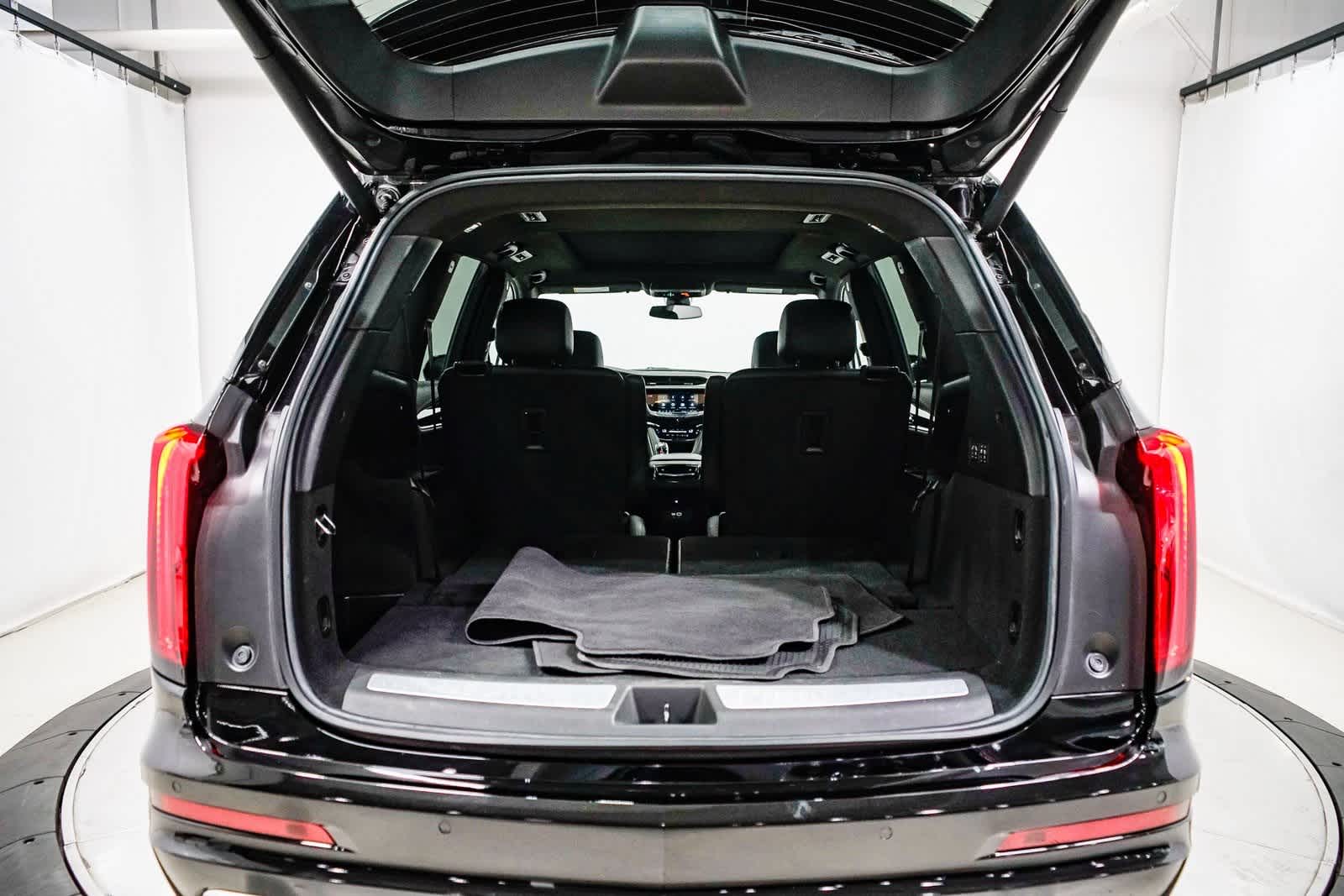 Thumbnail: 2023 Cadillac XT6 - 29