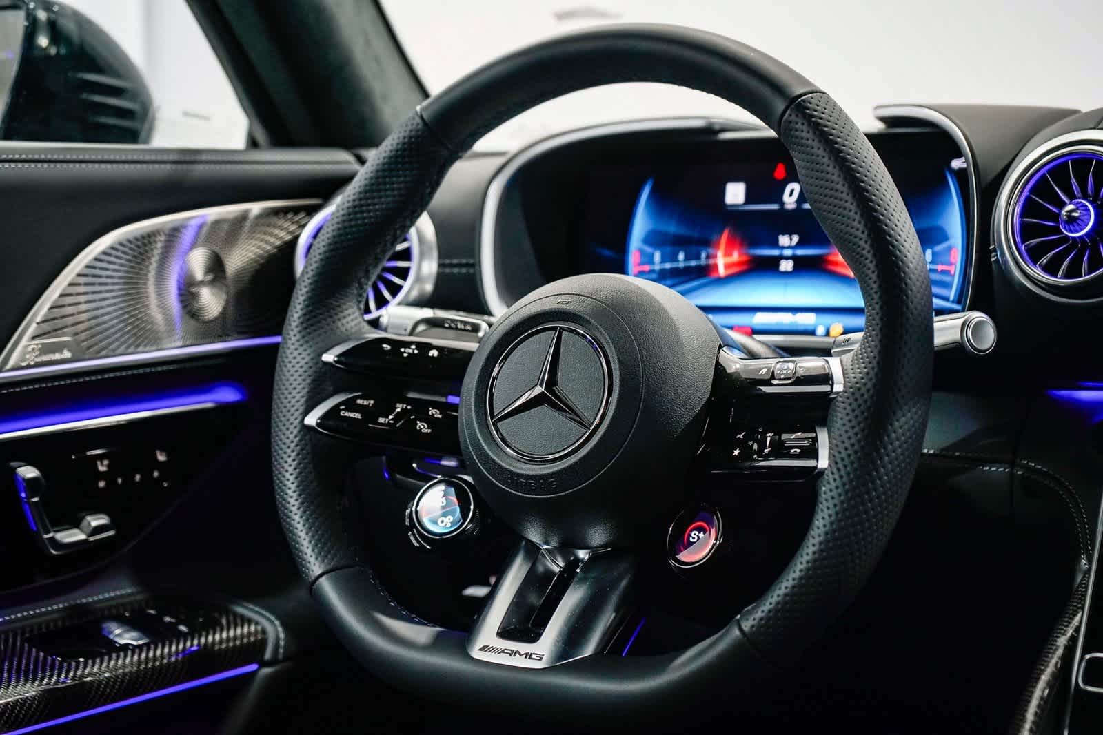Thumbnail: 2025 Mercedes-Benz AMG GT - 14
