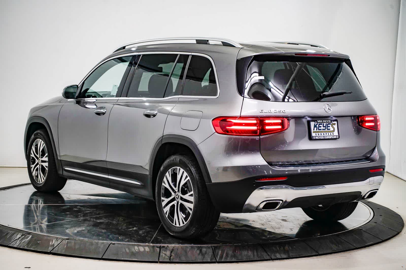 Thumbnail: 2026 Mercedes-Benz GLB - 2