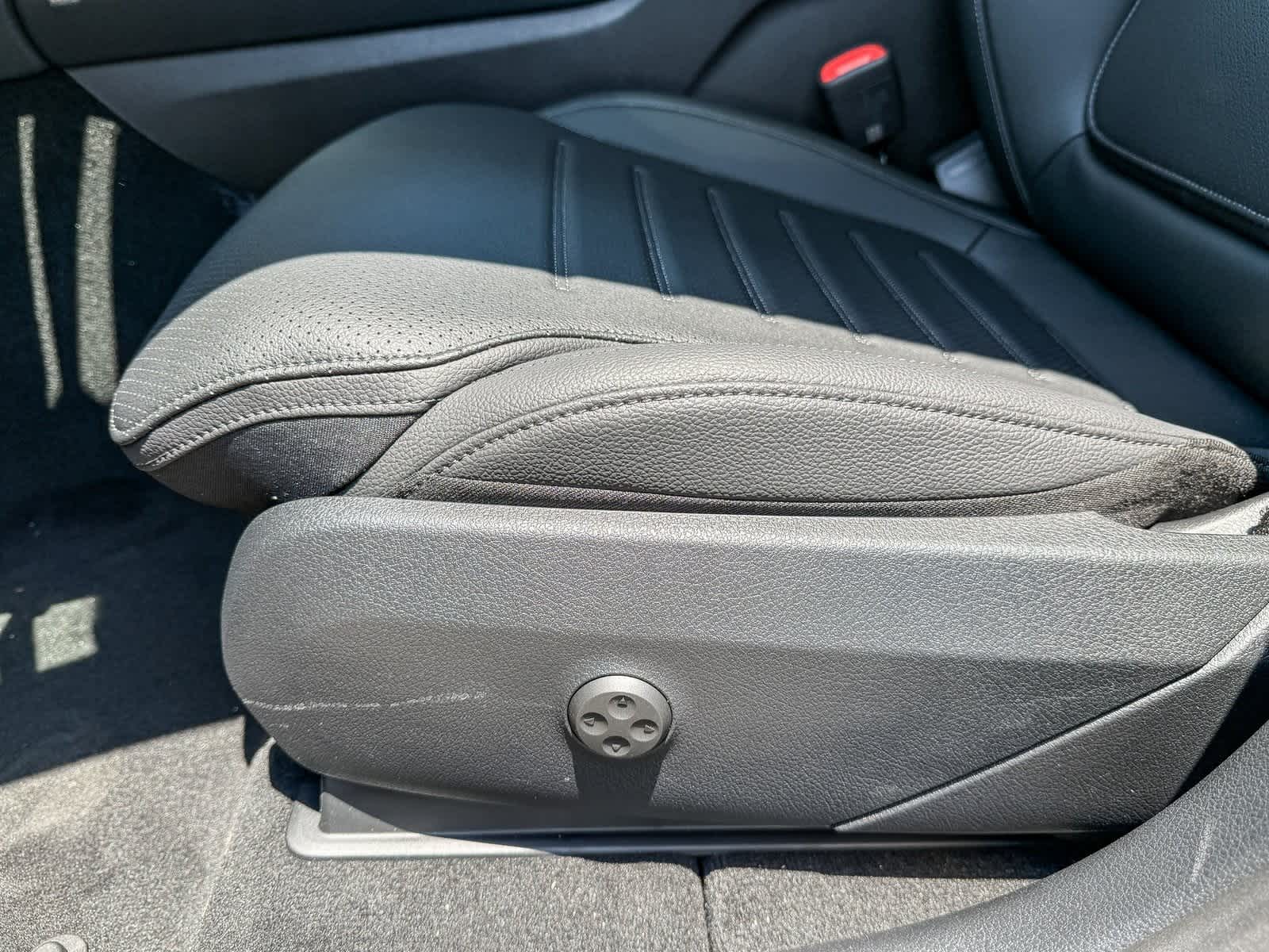 Thumbnail: 2025 Mercedes-Benz GLC - 18