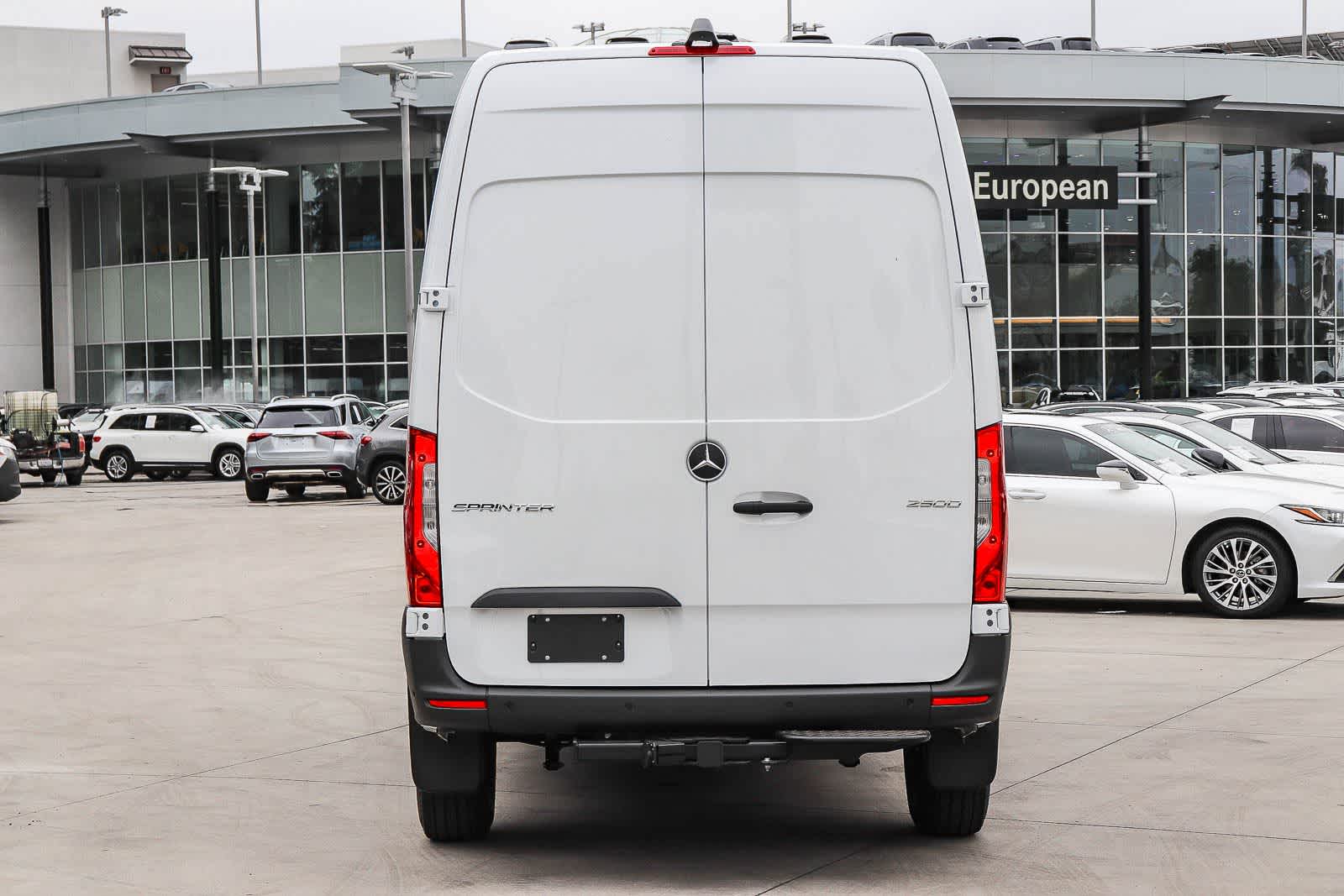 Thumbnail: 2026 Mercedes-Benz Sprinter - 3