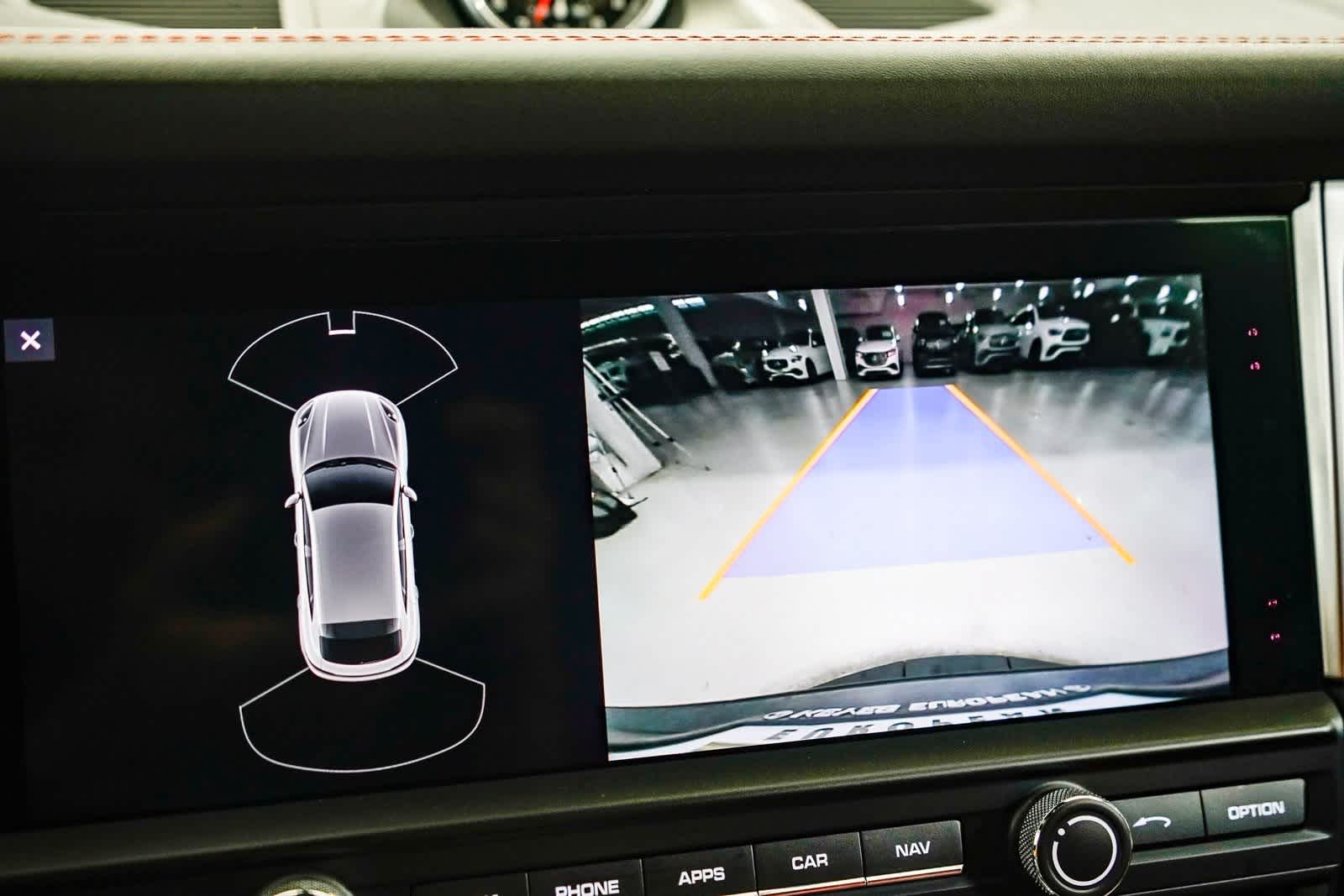 Thumbnail: 2020 Porsche Macan - 24