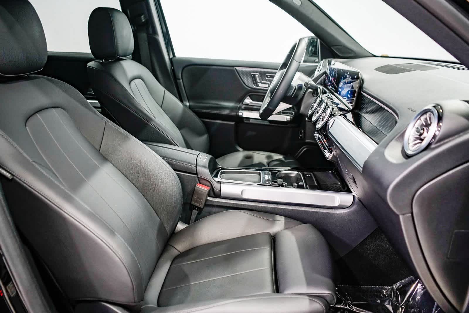 Thumbnail: 2025 Mercedes-Benz GLB - 15