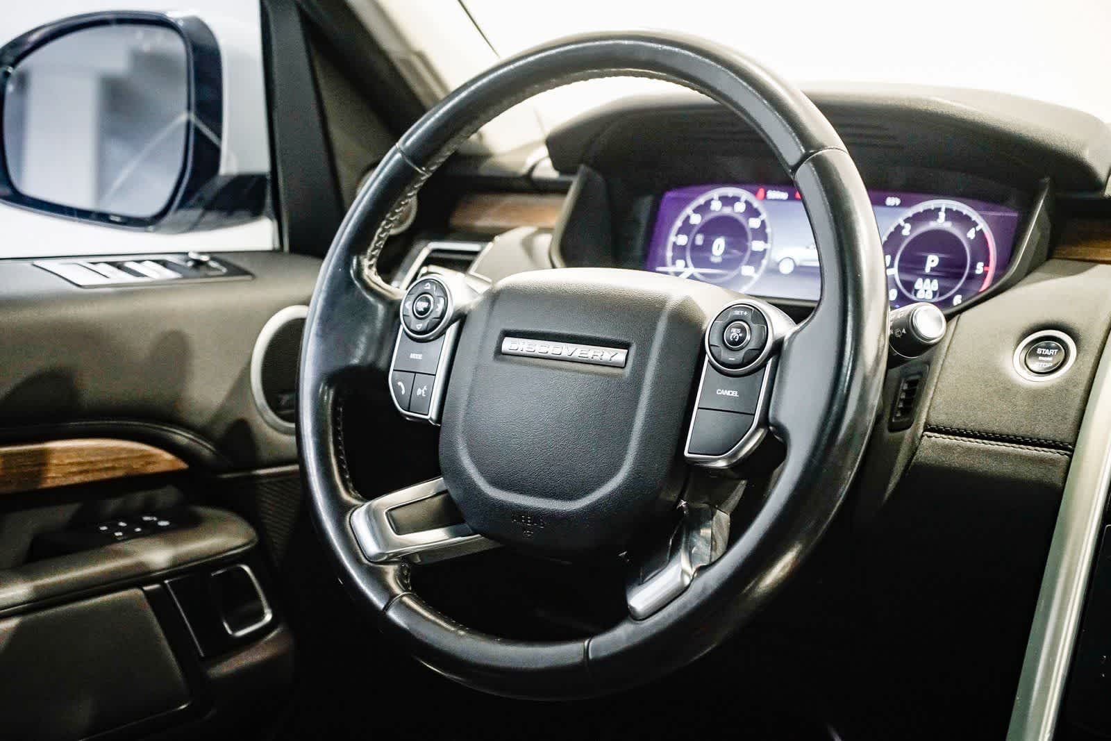 Thumbnail: 2018 Land Rover Discovery - 15