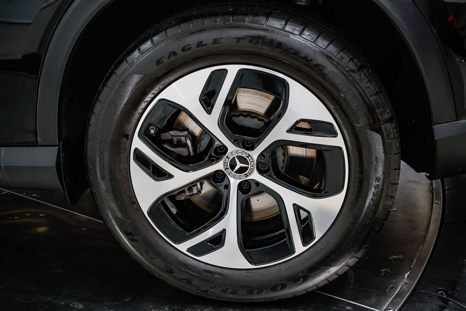 Thumbnail: 2025 Mercedes-Benz GLC - 10