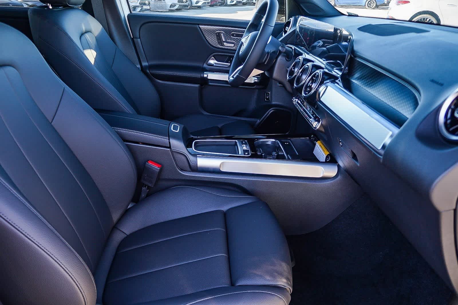 Thumbnail: 2026 Mercedes-Benz GLB - 20