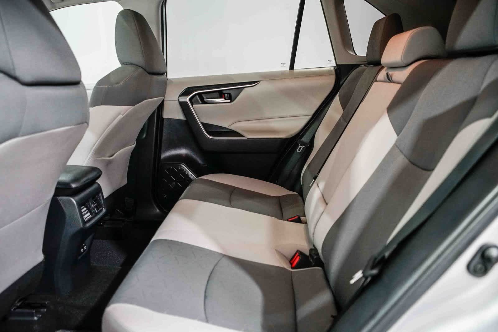 Thumbnail: 2019 Toyota RAV4 - 18