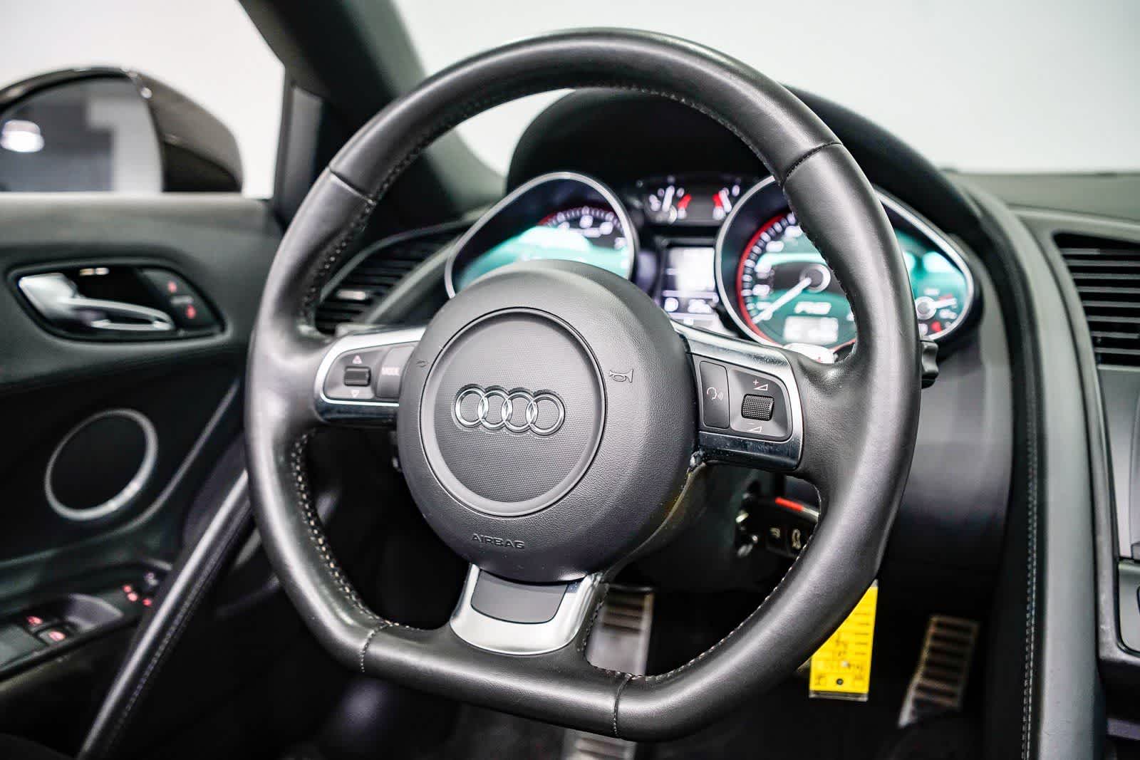 Thumbnail: 2011 Audi R8 - 32