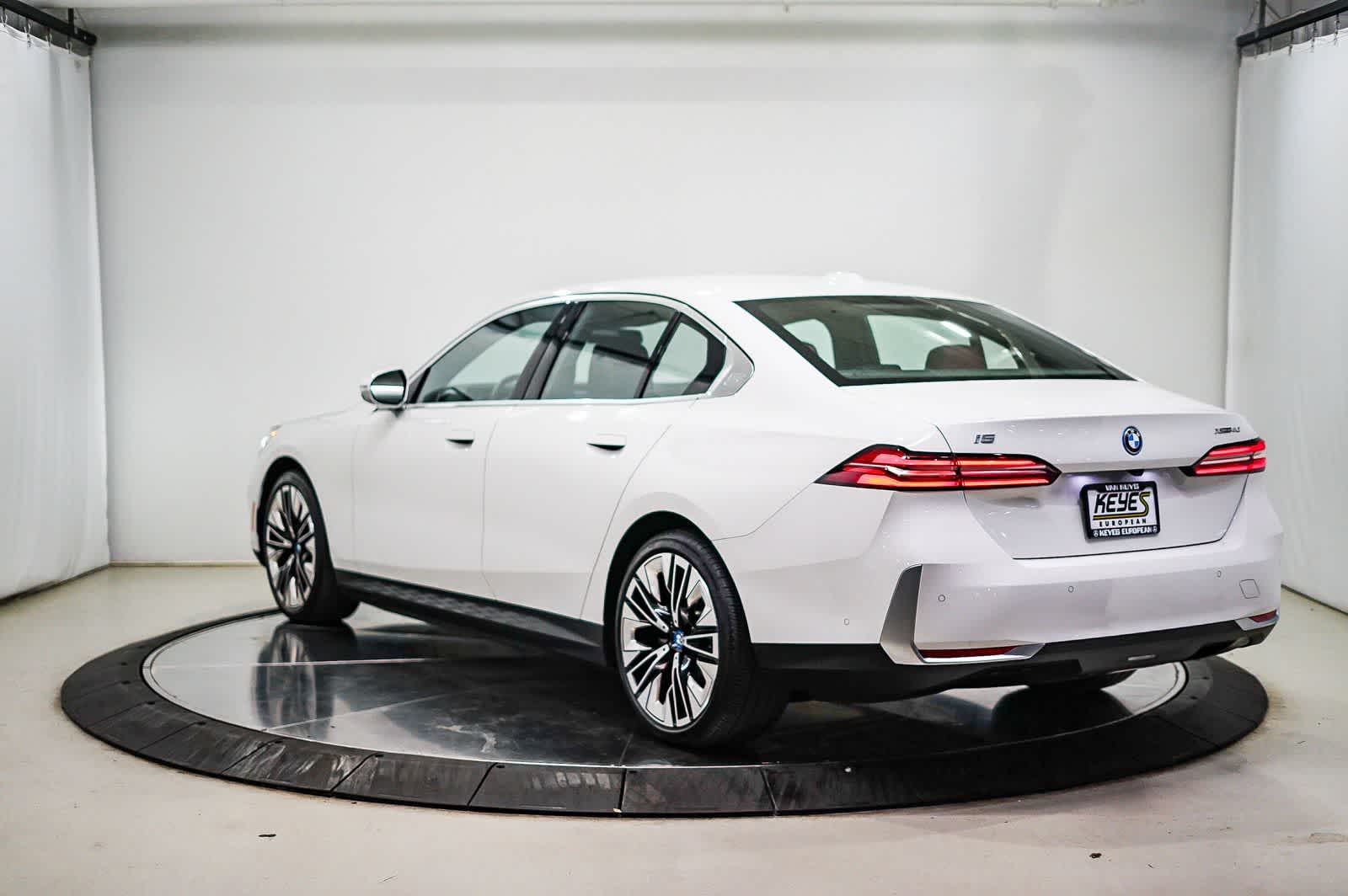 Thumbnail: 2025 BMW i5 - 2