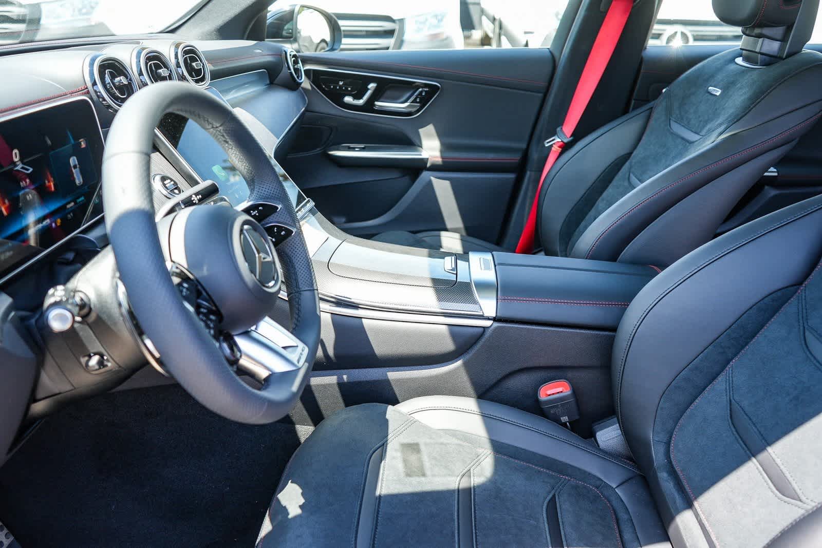 Thumbnail: 2025 Mercedes-Benz GLC - 24