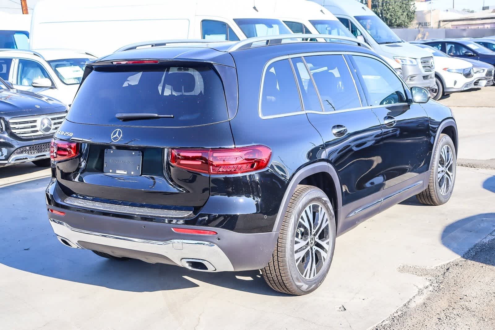 Thumbnail: 2026 Mercedes-Benz GLB - 4