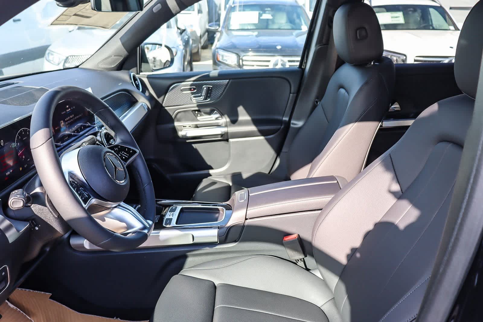 Thumbnail: 2026 Mercedes-Benz GLB - 20