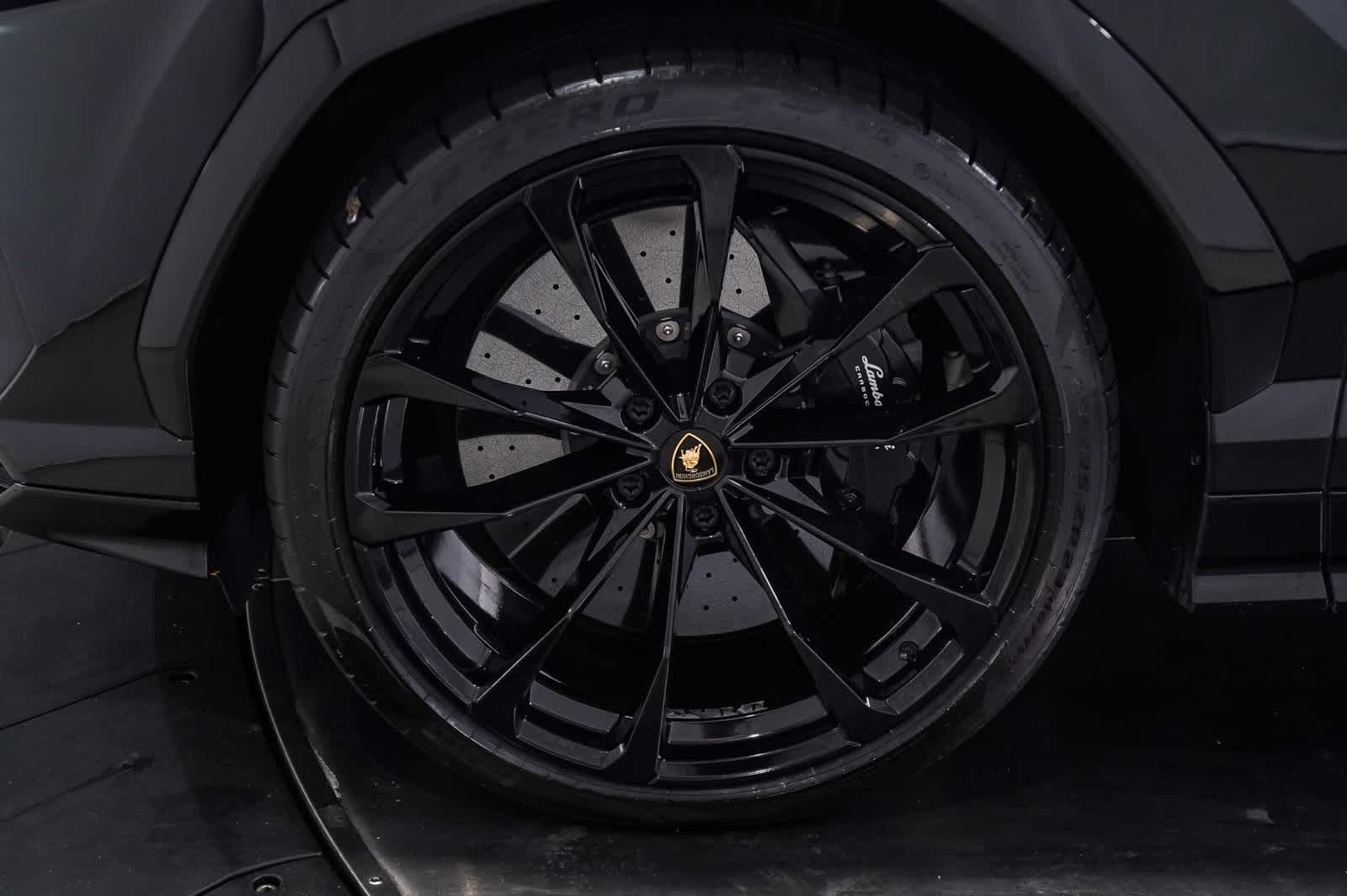 Thumbnail: 2021 Lamborghini Urus - 10