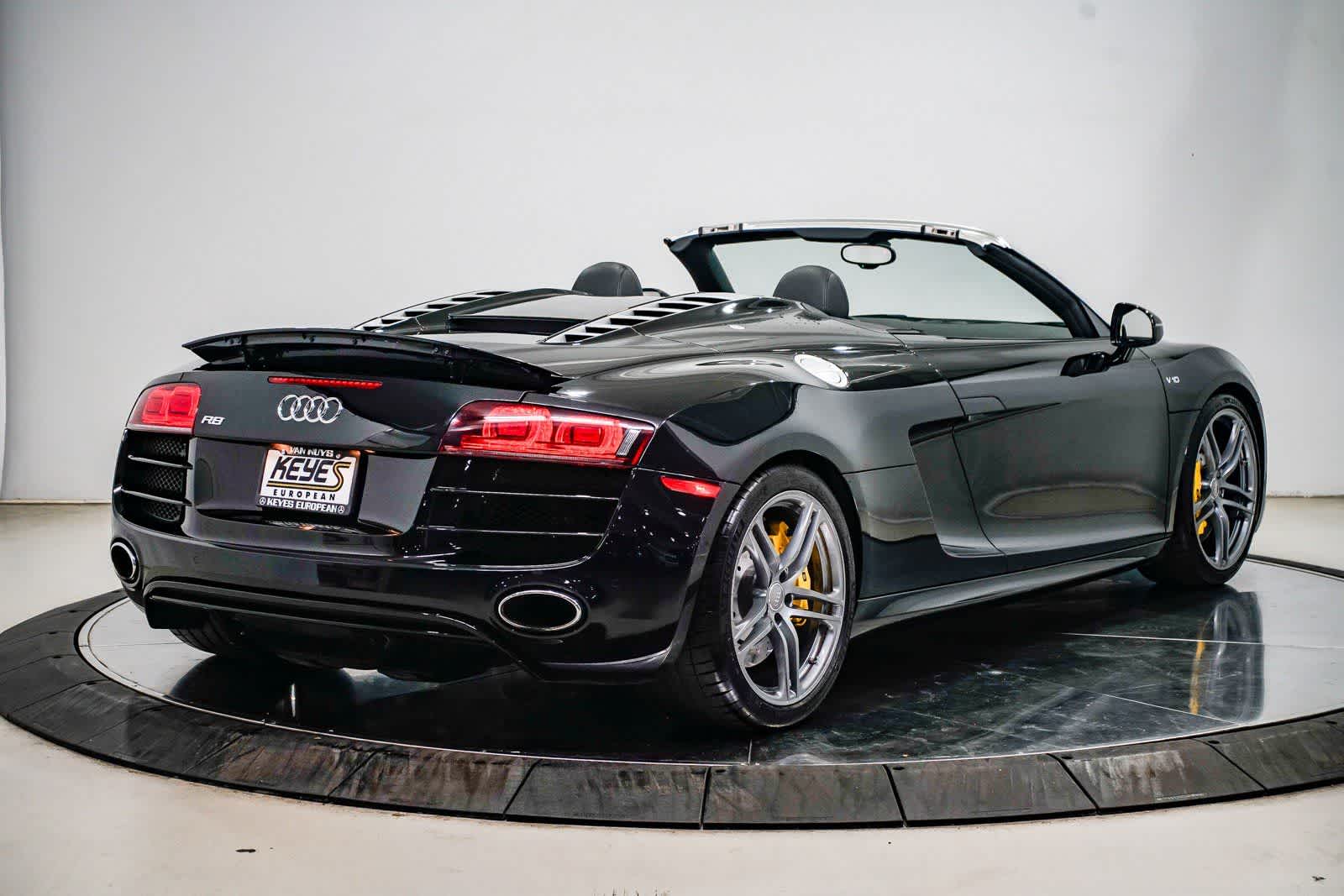 Thumbnail: 2011 Audi R8 - 9