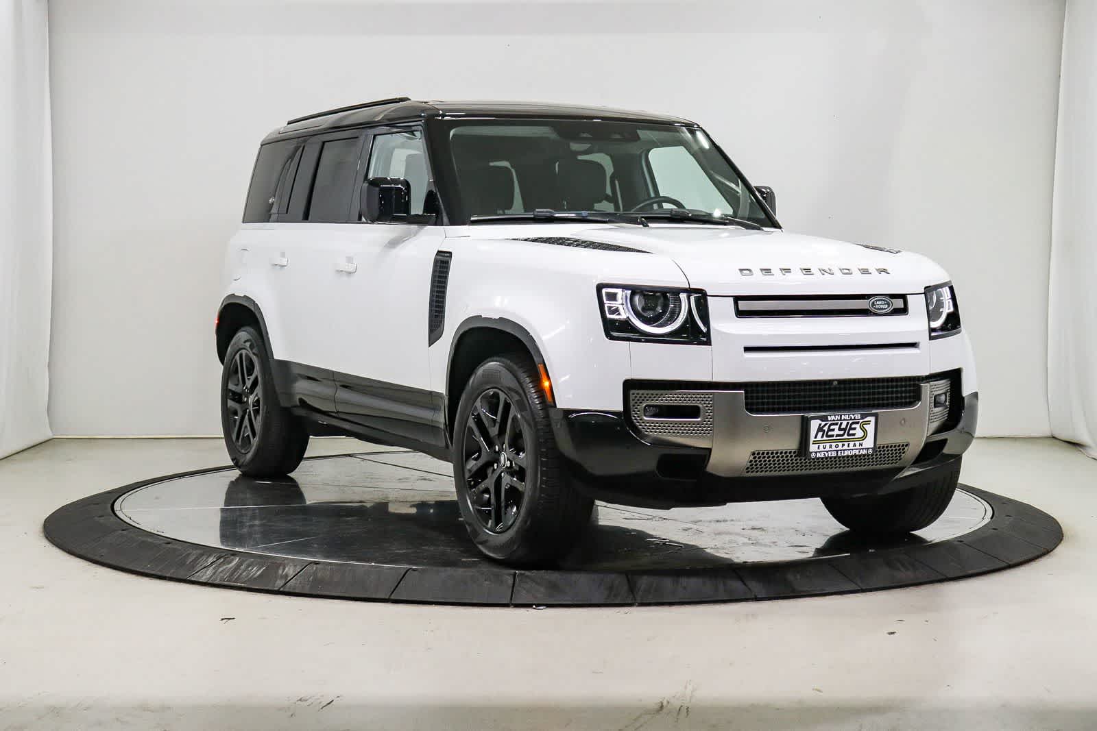 Thumbnail: 2024 Land Rover Defender - 4