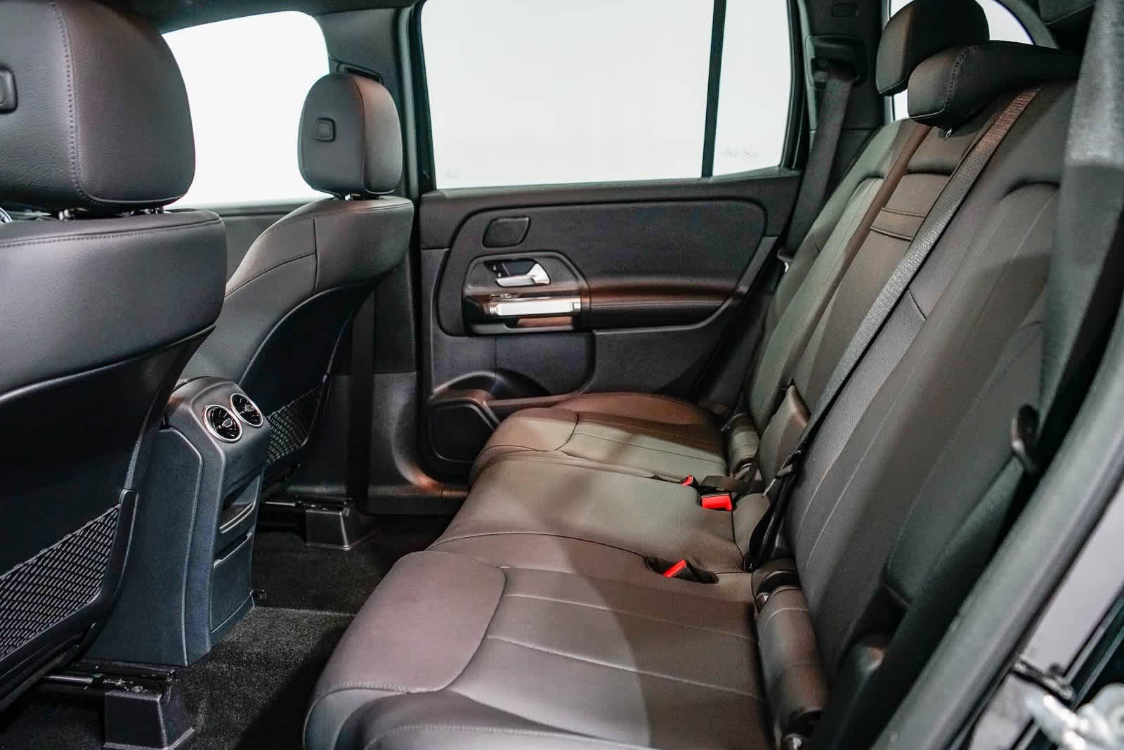 Thumbnail: 2025 Mercedes-Benz GLB - 17