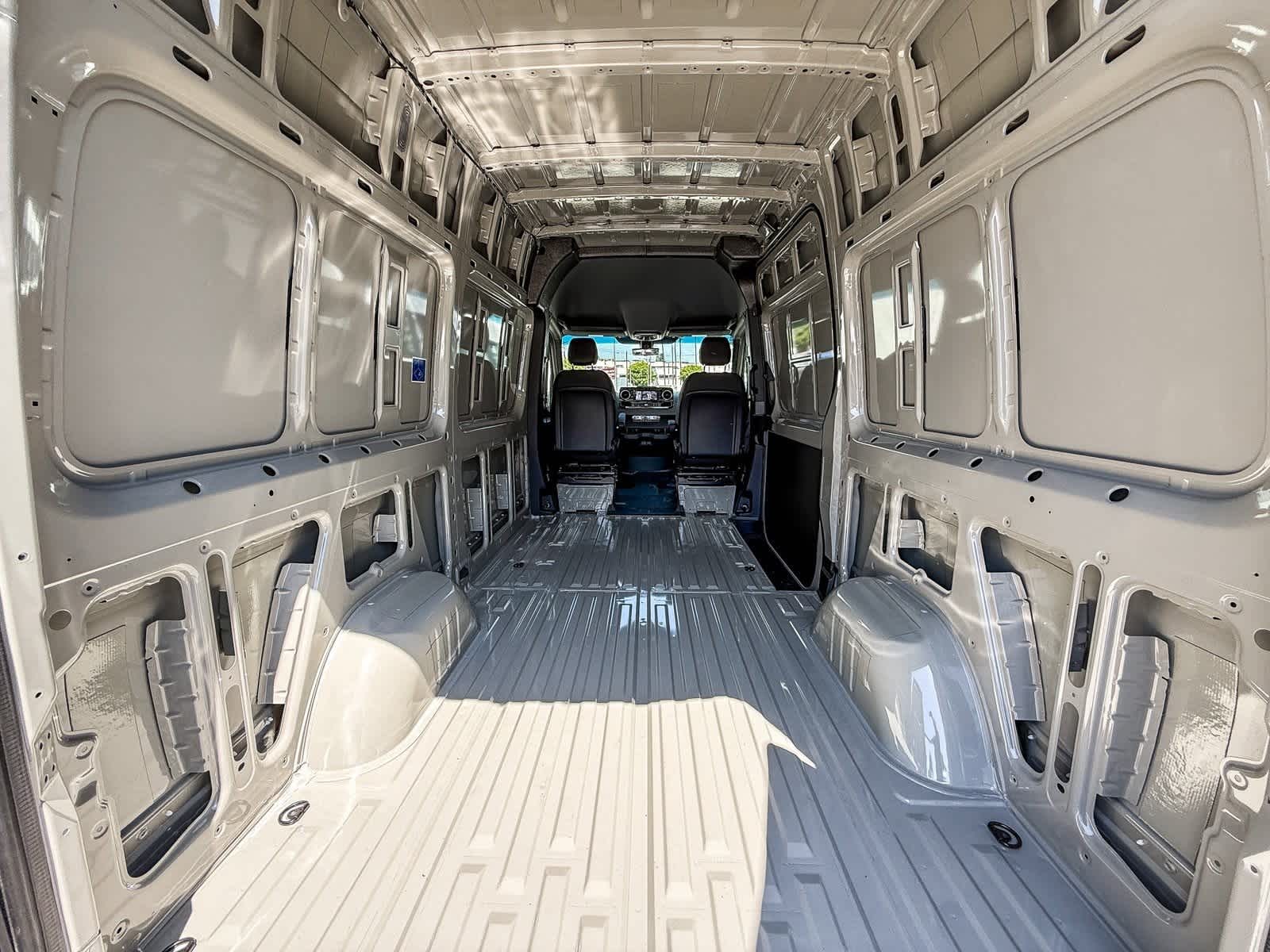 Thumbnail: 2025 Mercedes-Benz Sprinter - 28