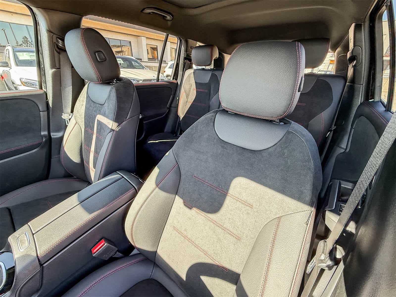 Thumbnail: 2026 Mercedes-Benz GLB - 28