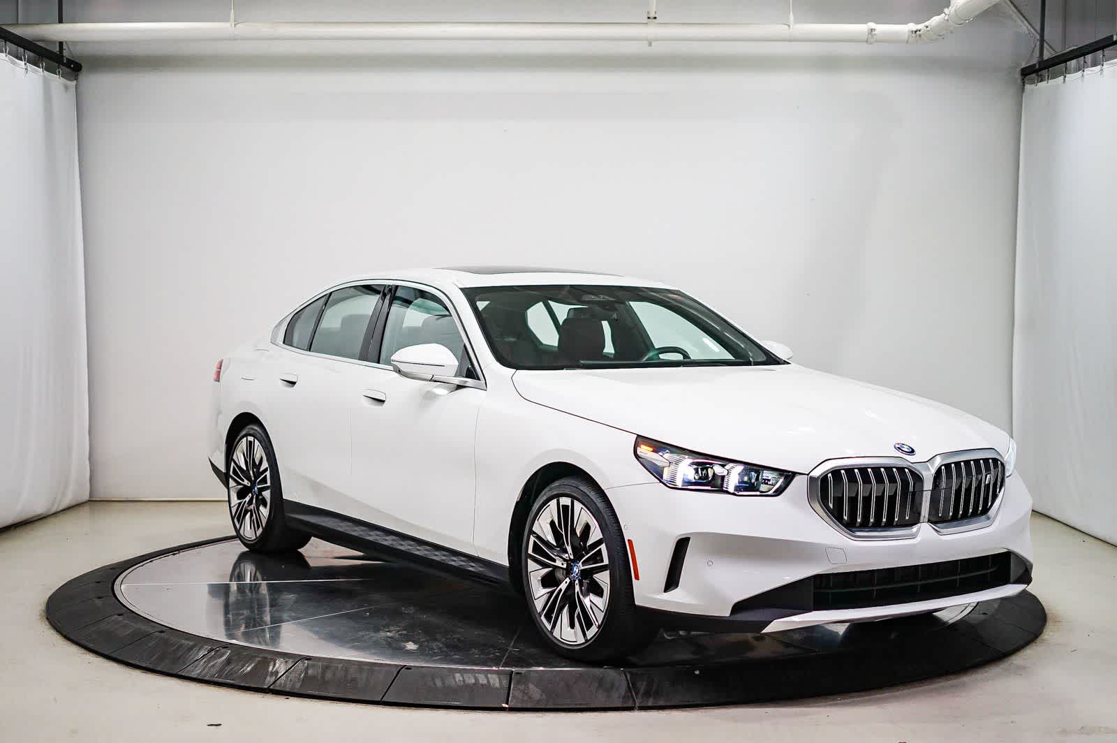 Thumbnail: 2025 BMW i5 - 5
