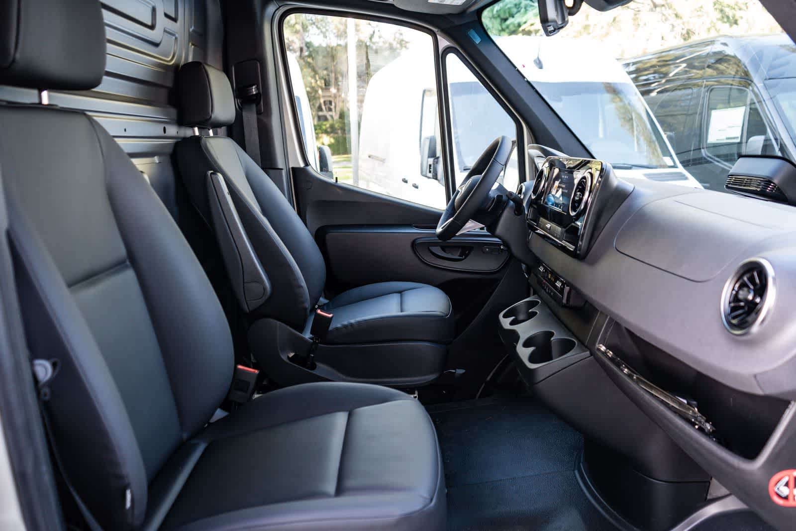 Thumbnail: 2026 Mercedes-Benz Sprinter - 16