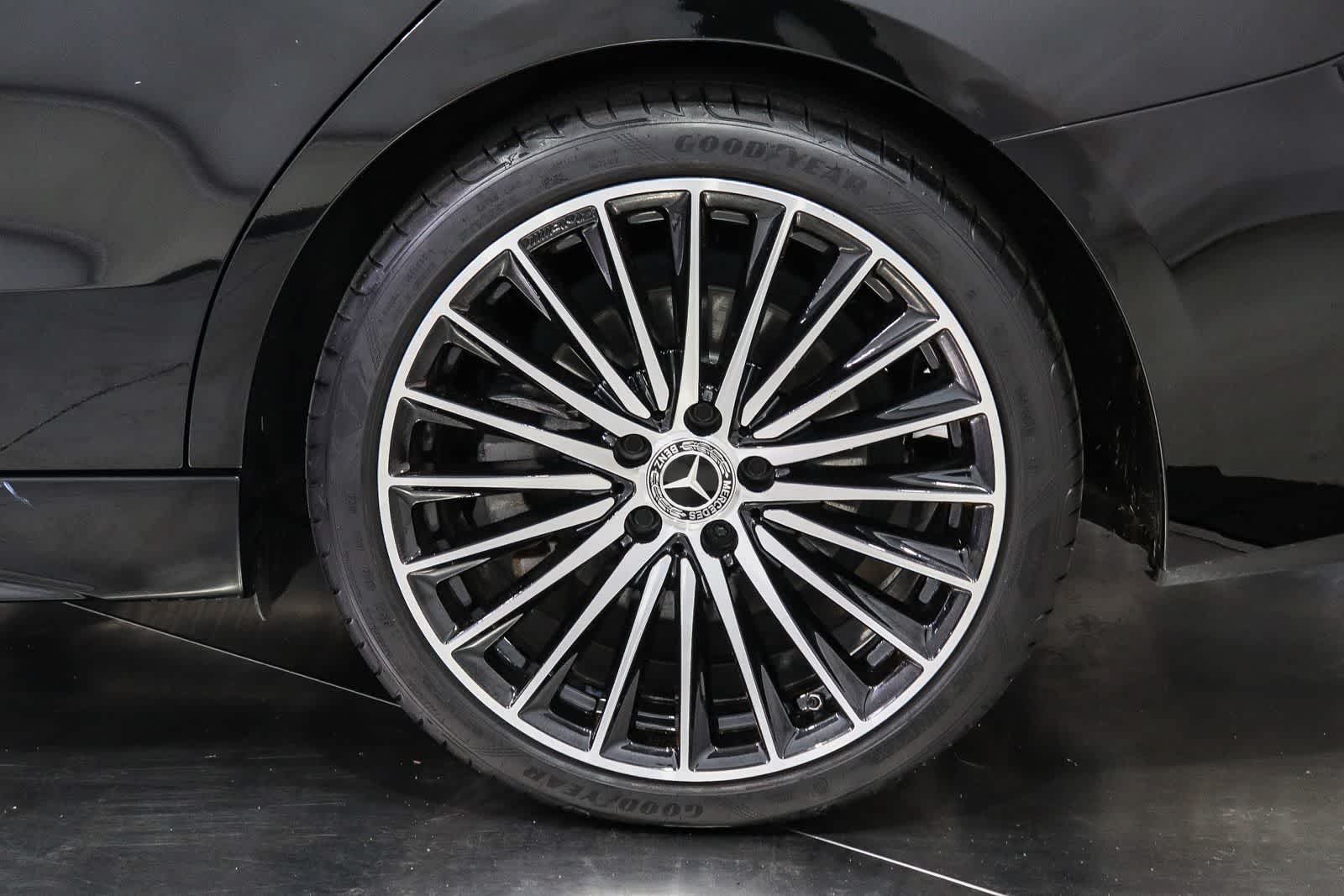 Thumbnail: 2024 Mercedes-Benz C-Class - 10