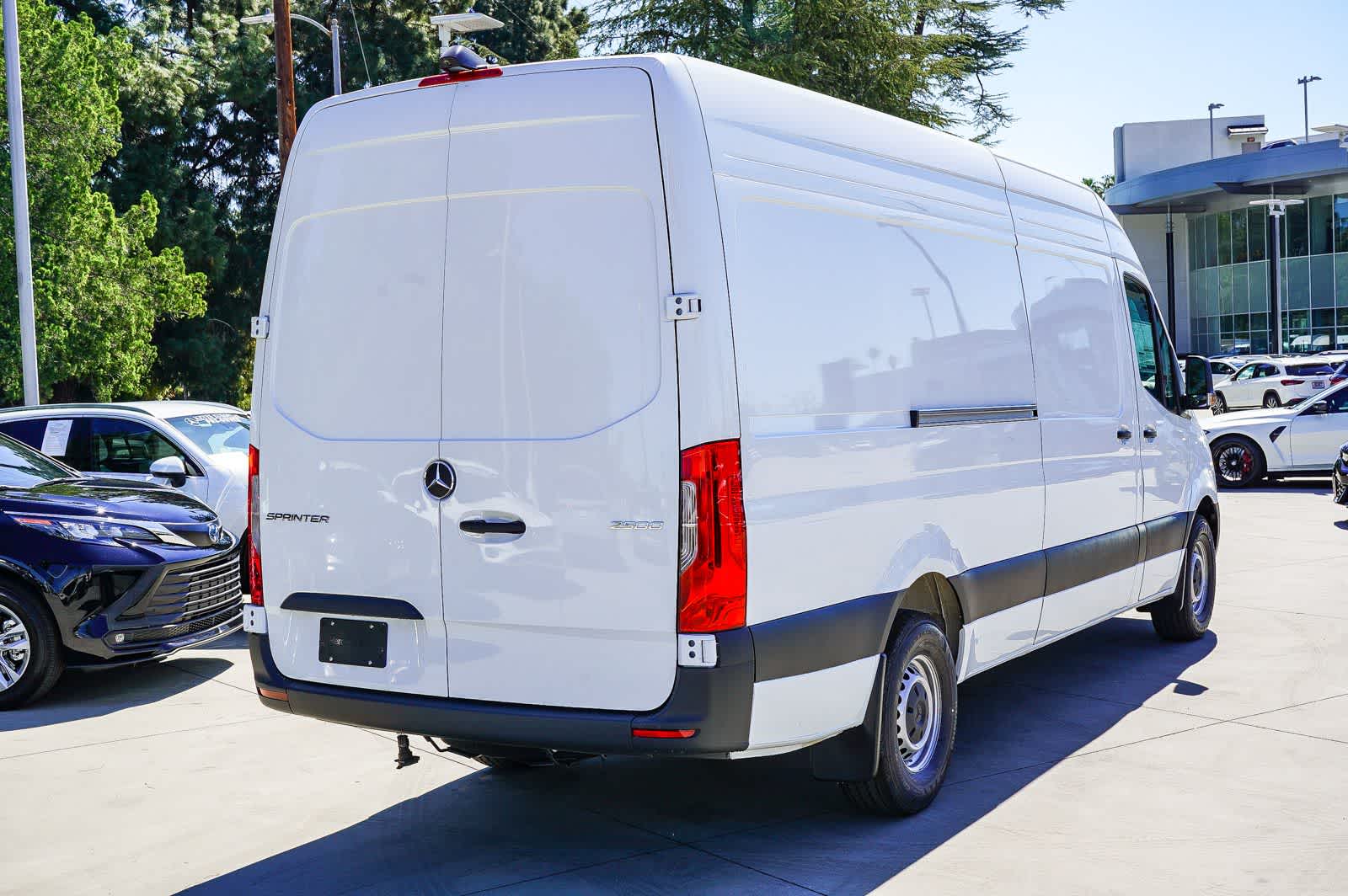 Thumbnail: 2026 Mercedes-Benz Sprinter - 4