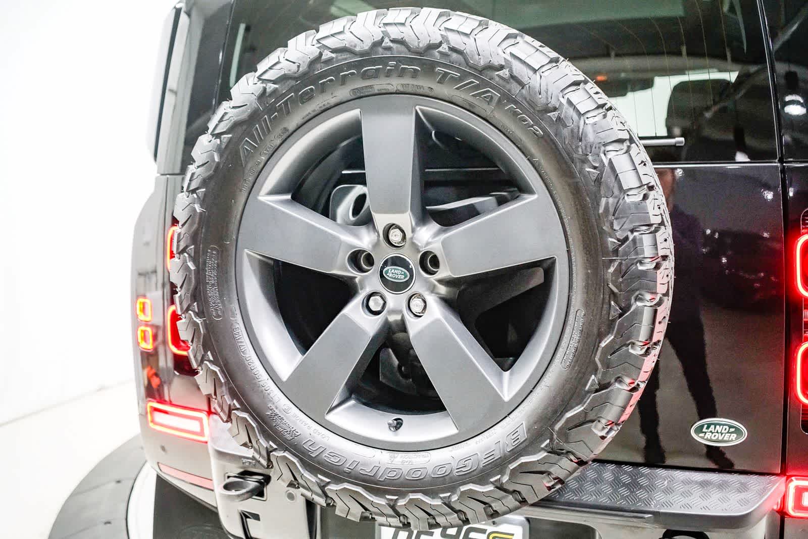 Thumbnail: 2022 Land Rover Defender - 30