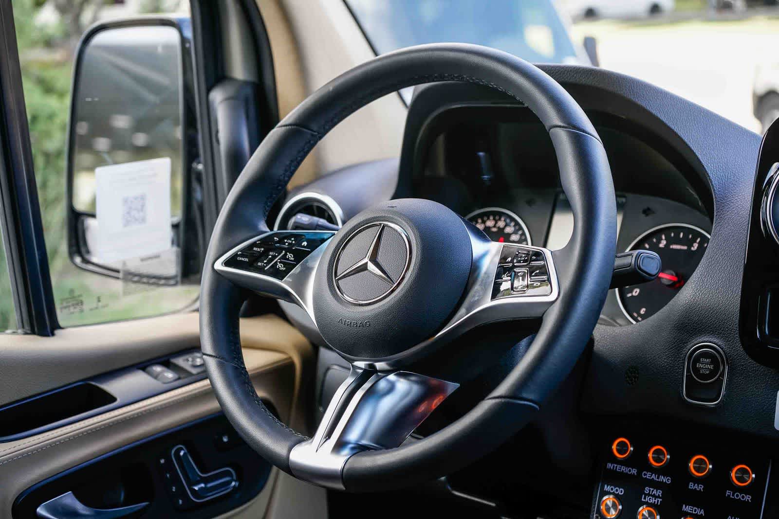 Thumbnail: 2025 Mercedes-Benz Sprinter - 15