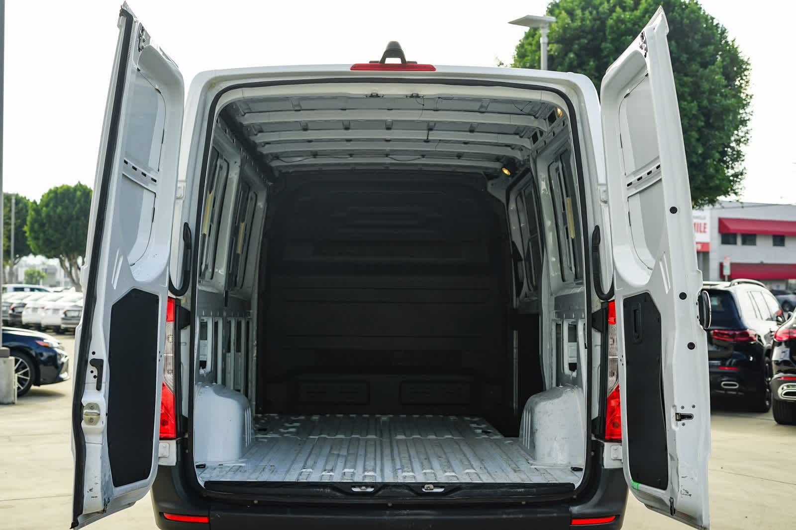 Thumbnail: 2023 Mercedes-Benz Sprinter - 25