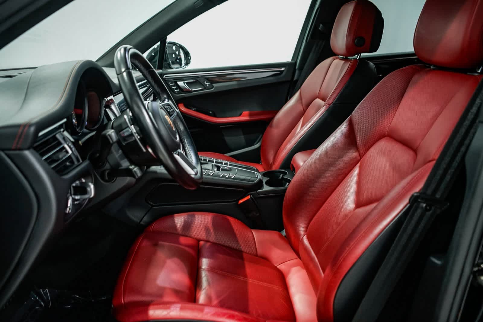 Thumbnail: 2020 Porsche Macan - 17