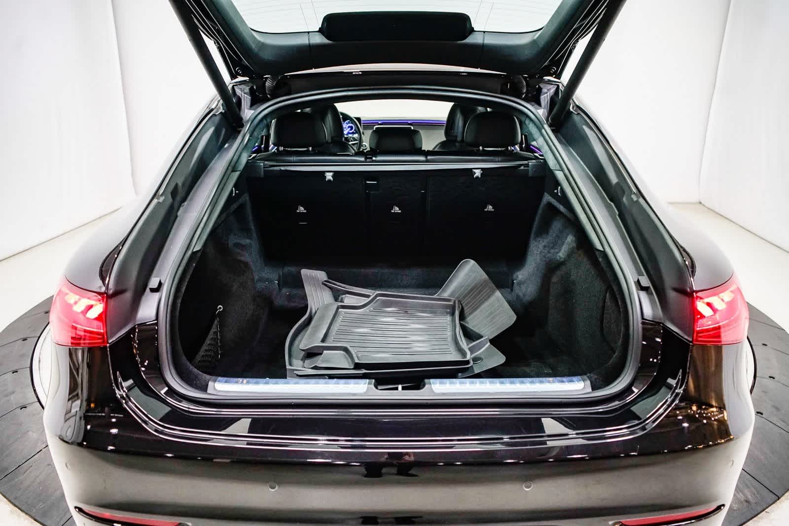 Thumbnail: 2023 Mercedes-Benz EQS - 28