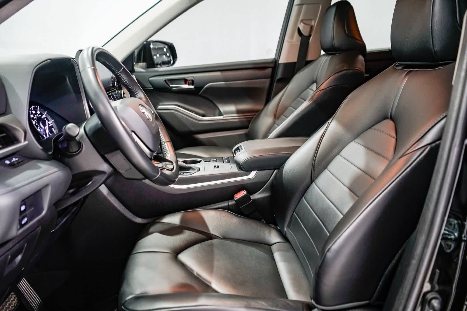 Thumbnail: 2021 Toyota Highlander - 17