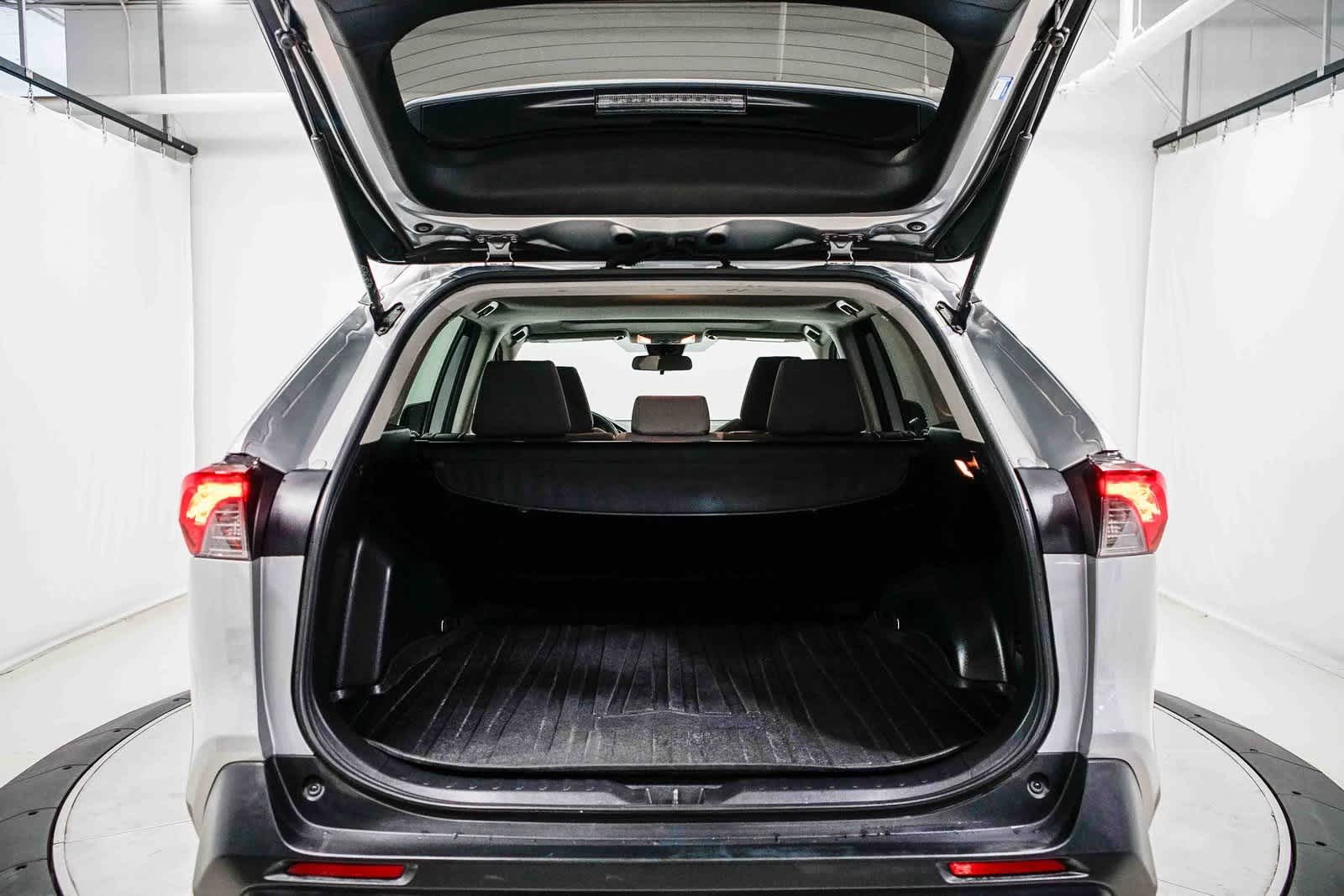 Thumbnail: 2019 Toyota RAV4 - 27