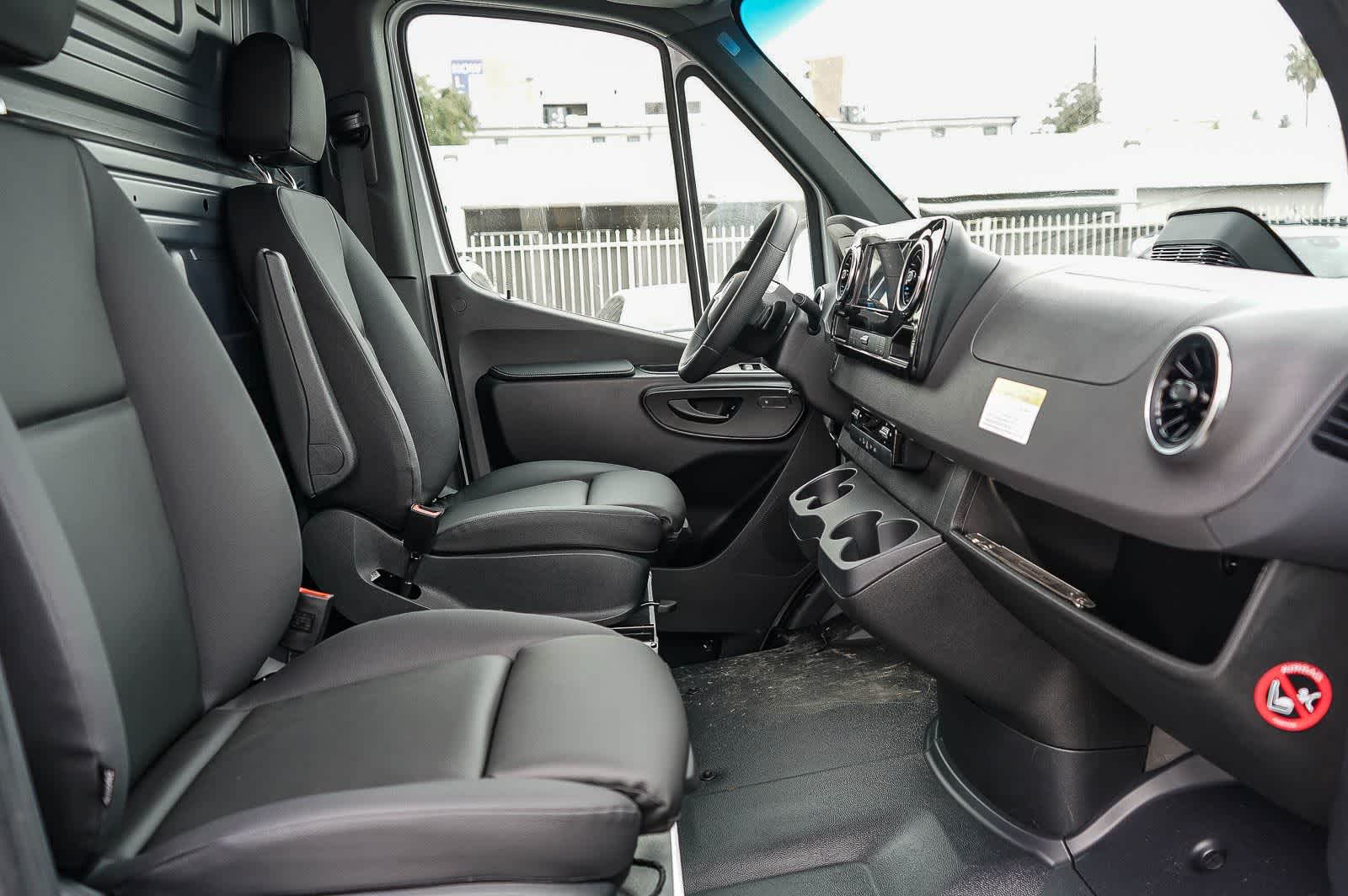 Thumbnail: 2026 Mercedes-Benz Sprinter - 15